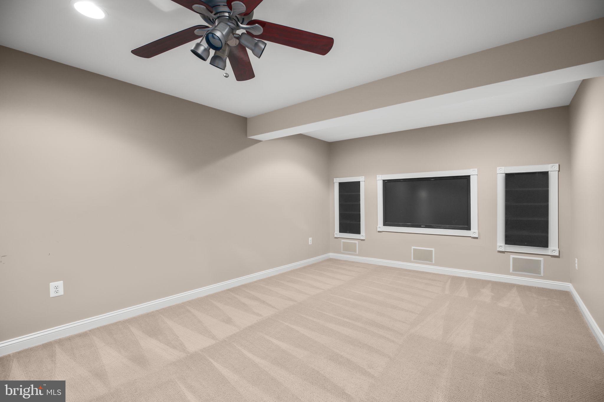 SMITH LAKE ESTATES - Residential