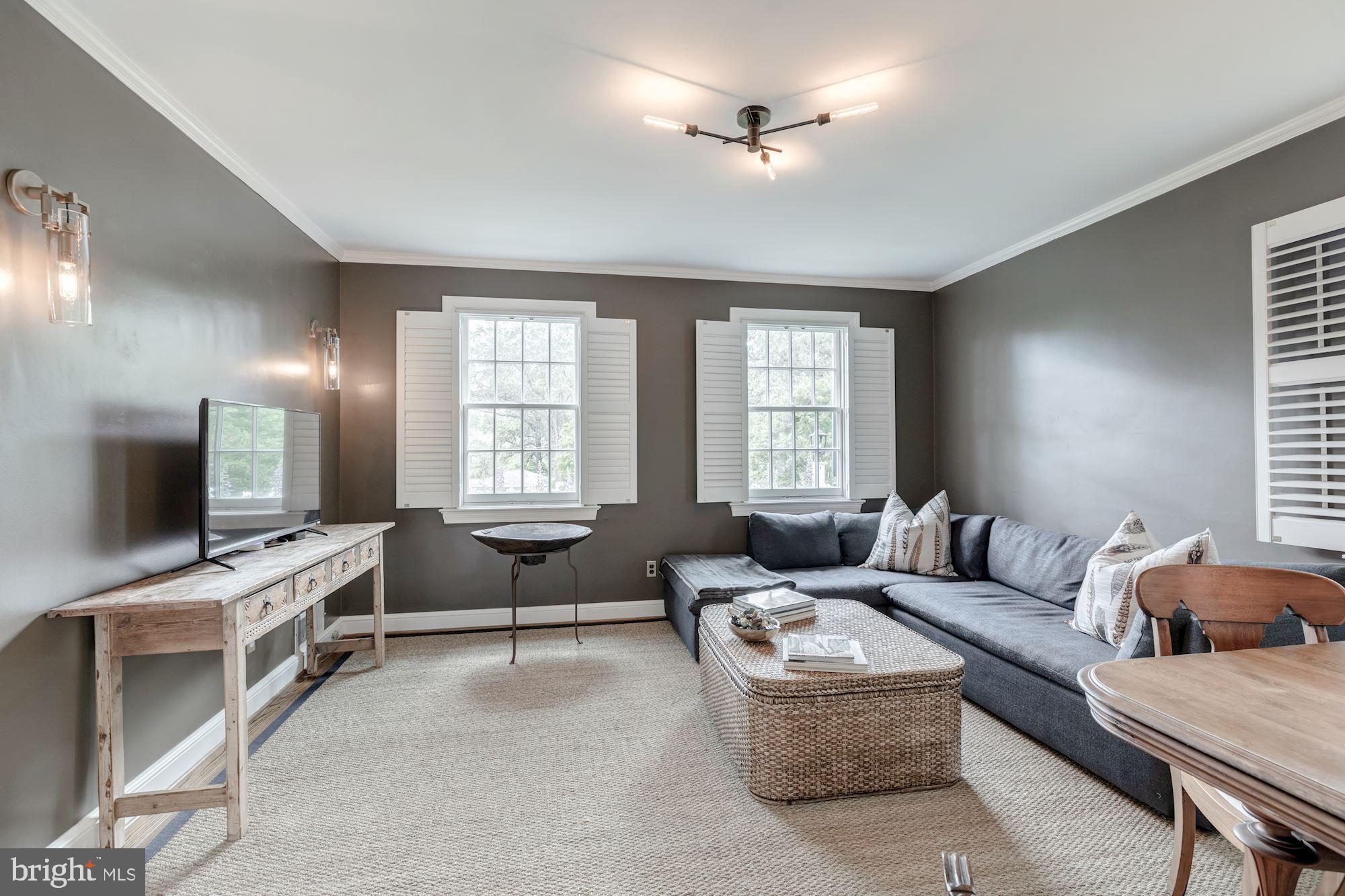 RAVENWOOD PARK - Residential