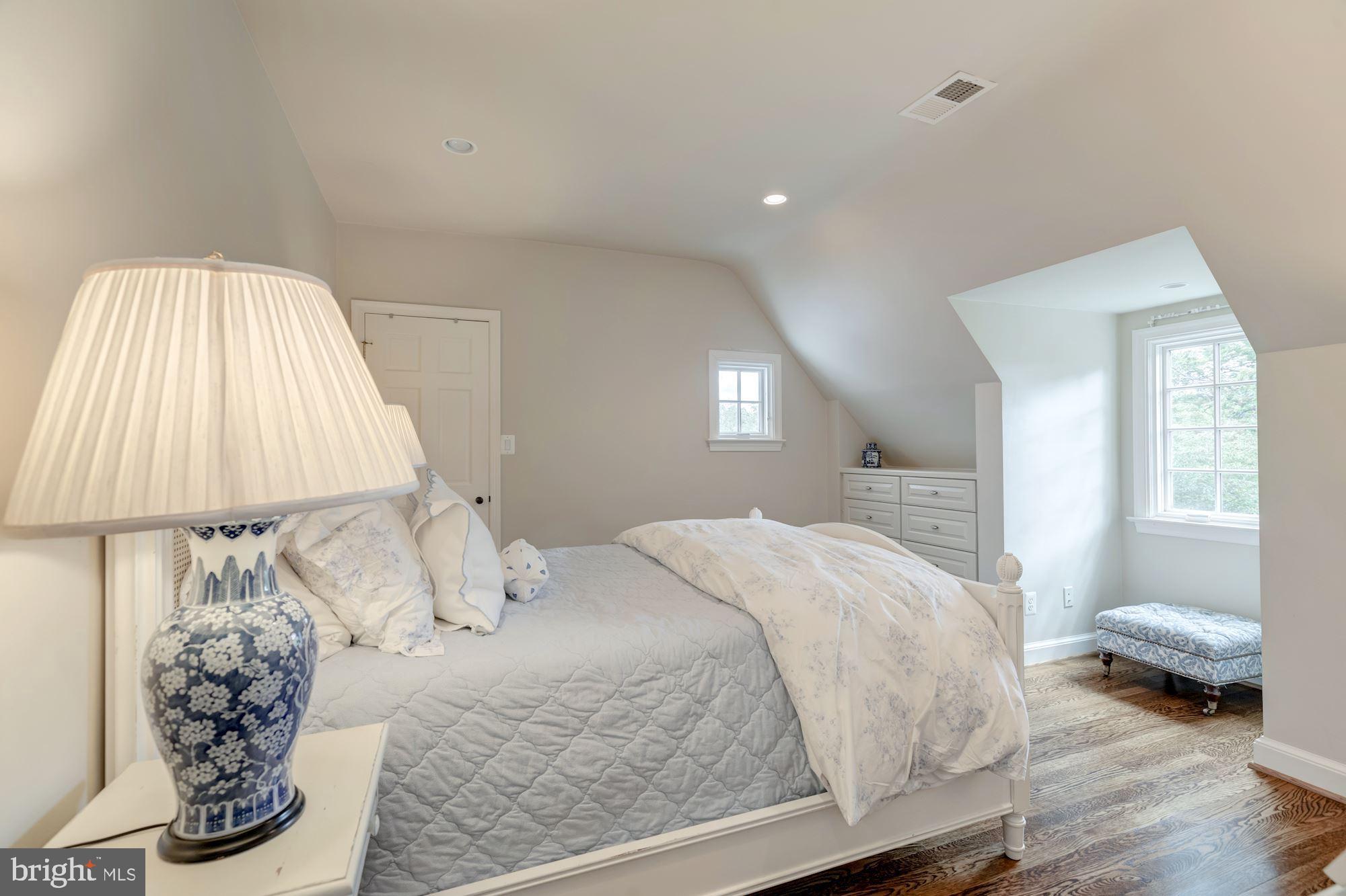 RAVENWOOD PARK - Residential