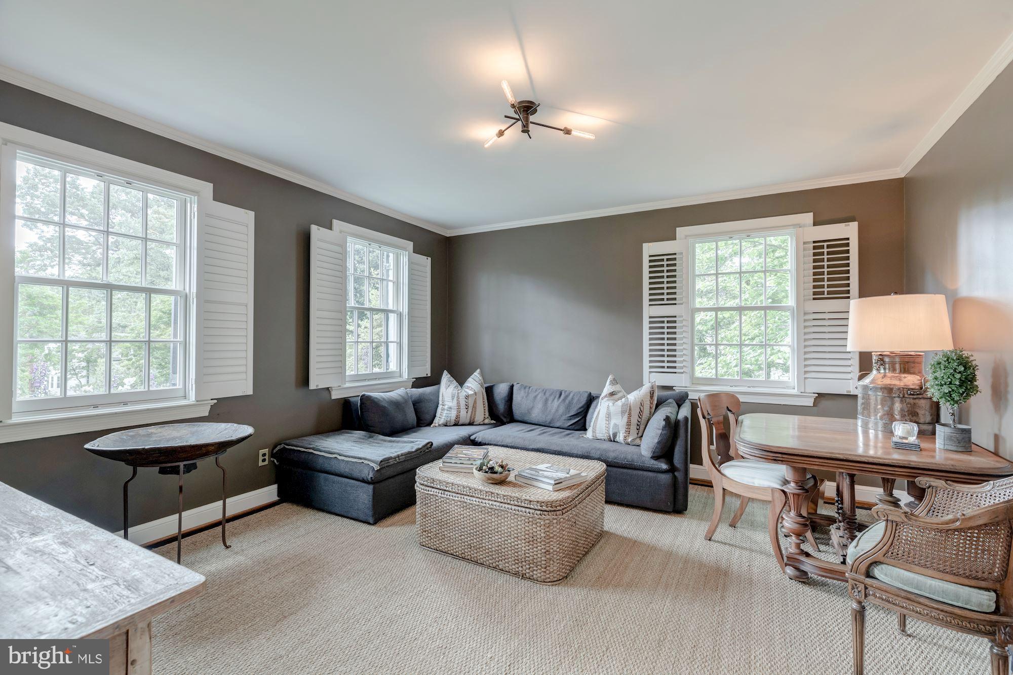 RAVENWOOD PARK - Residential