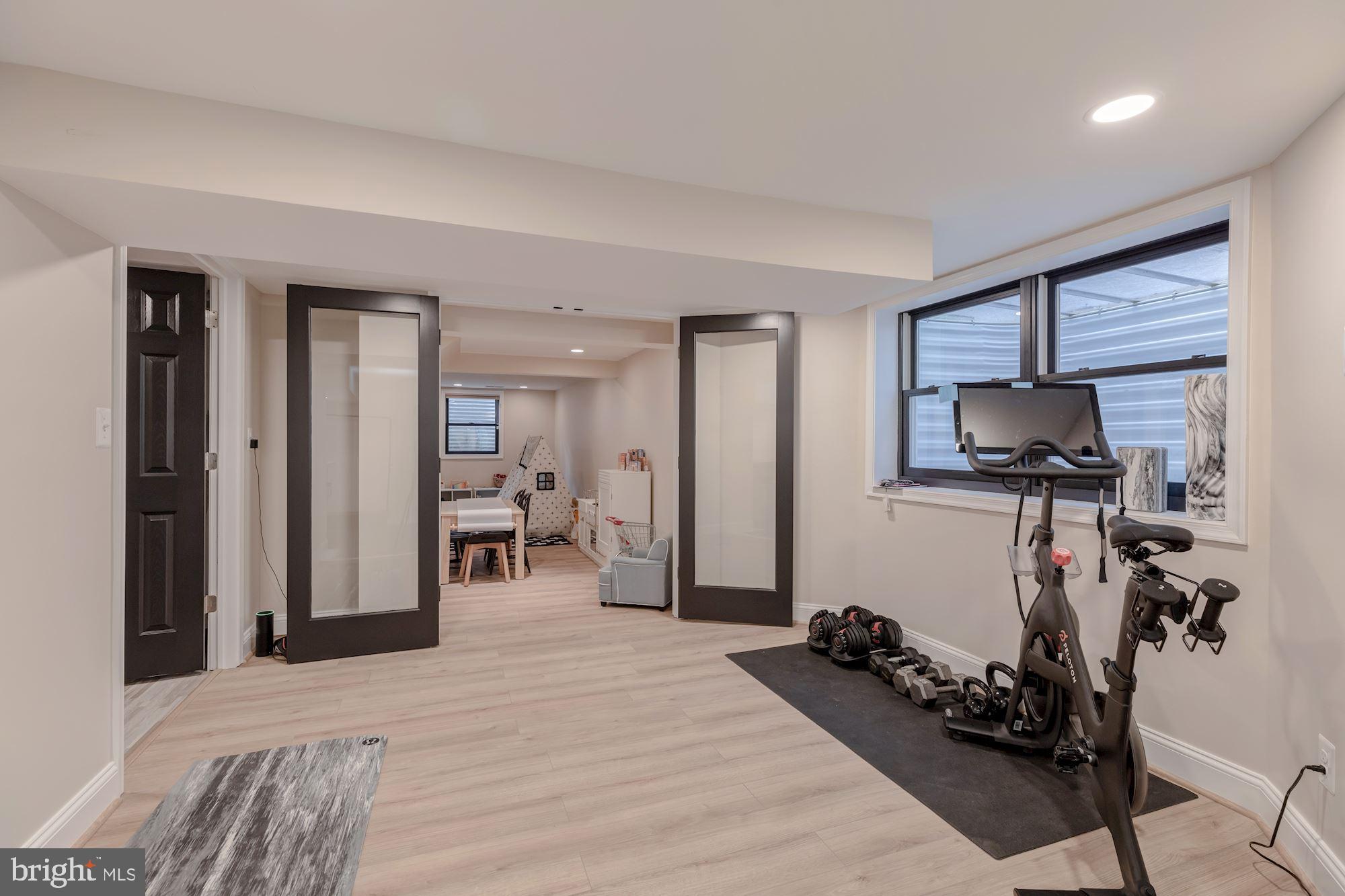 RAVENWOOD PARK - Residential