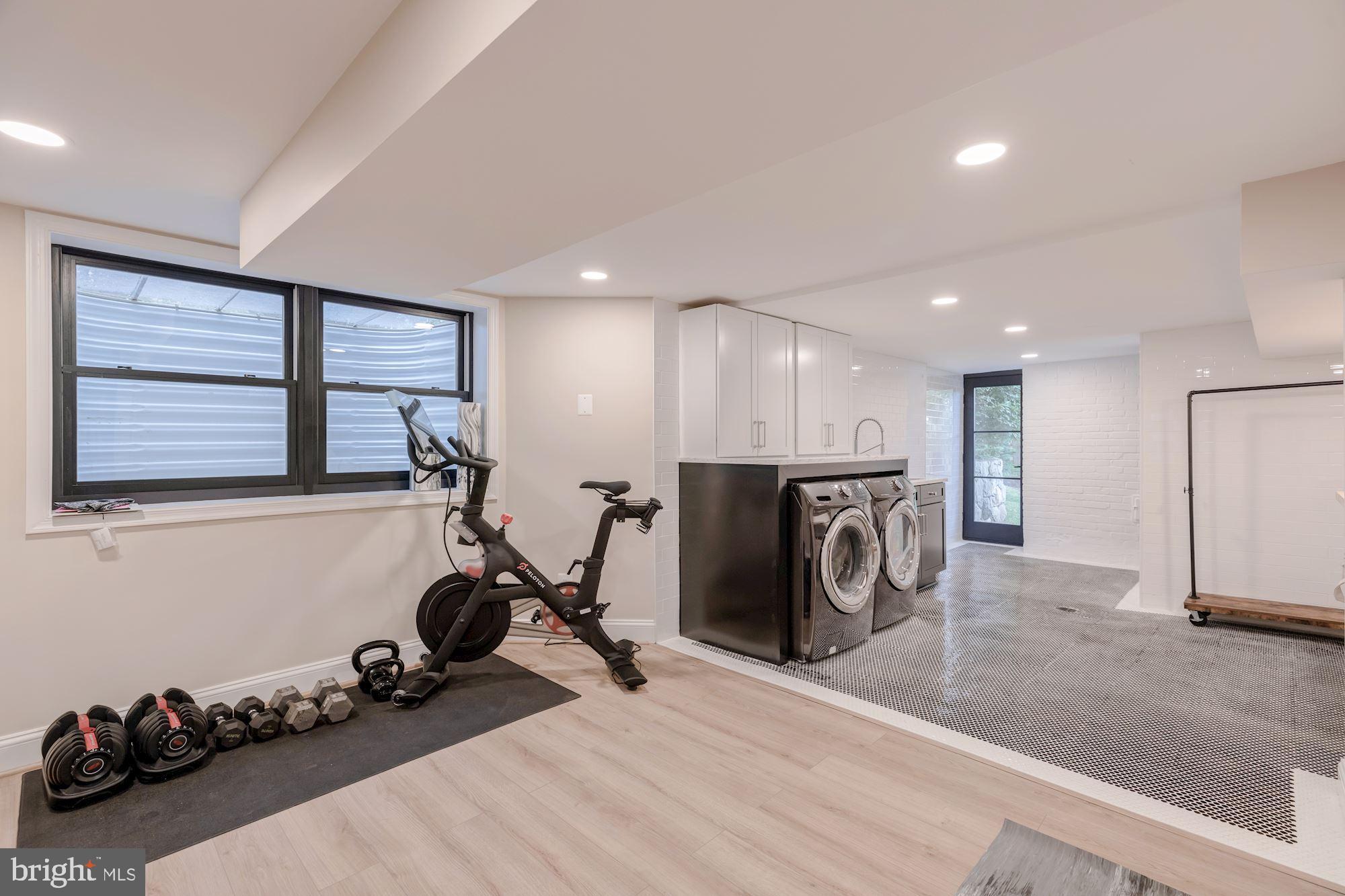 RAVENWOOD PARK - Residential