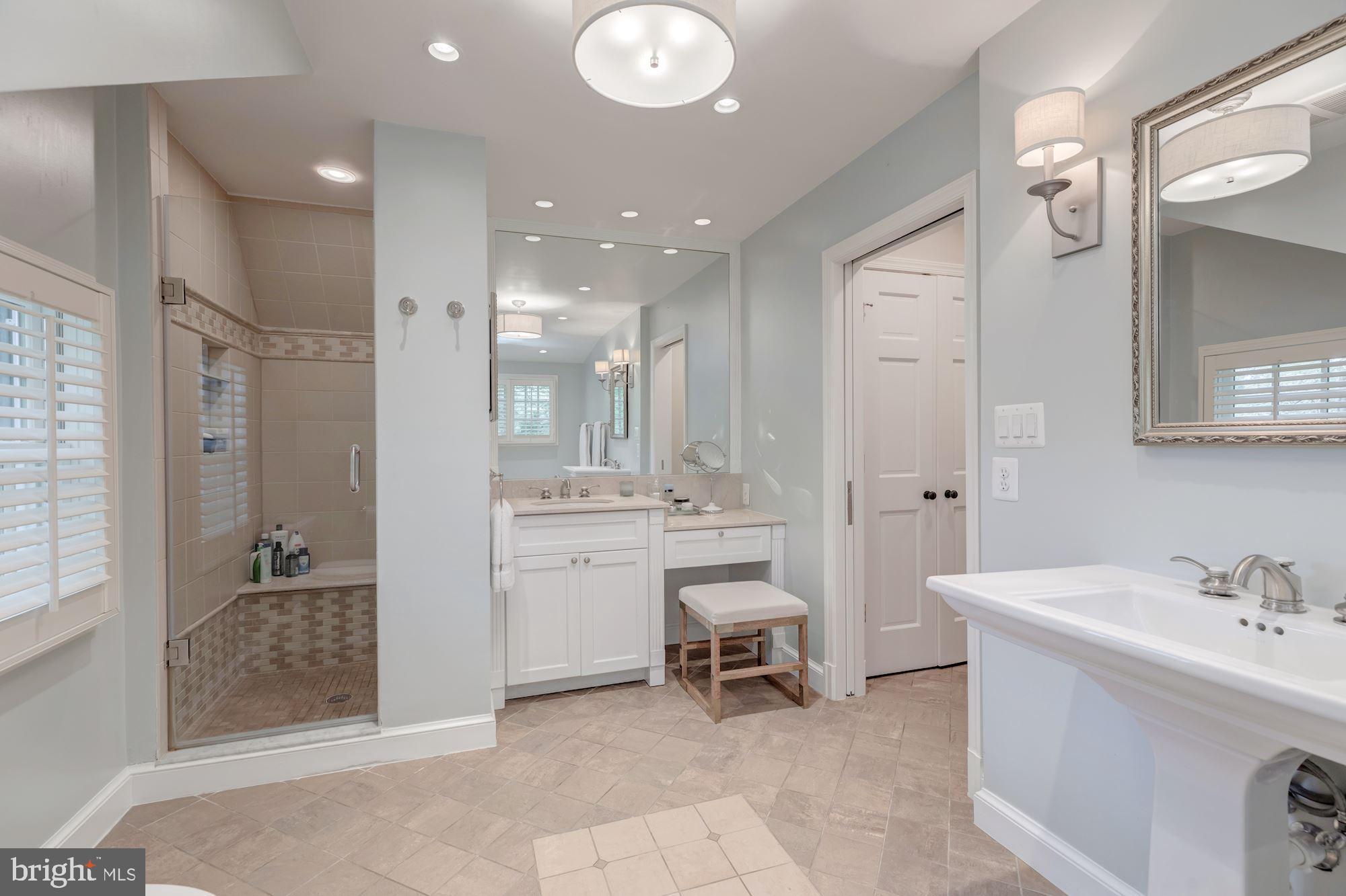 RAVENWOOD PARK - Residential