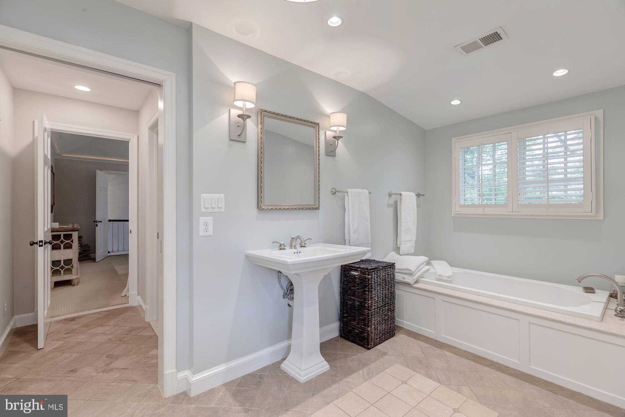 RAVENWOOD PARK - Residential