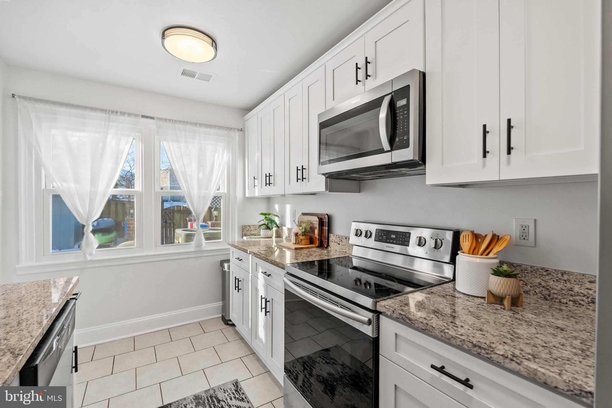 VILLAGE GATE - Residential