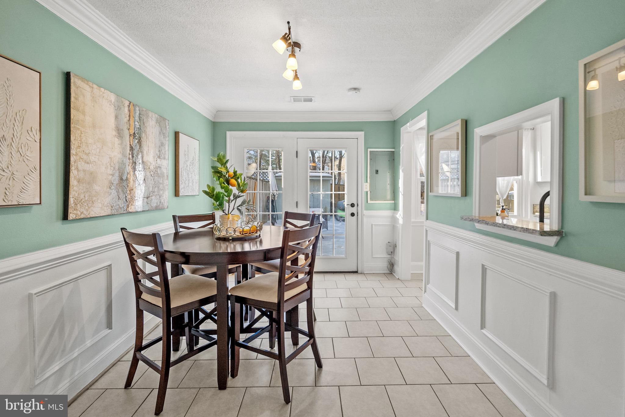 VILLAGE GATE - Residential