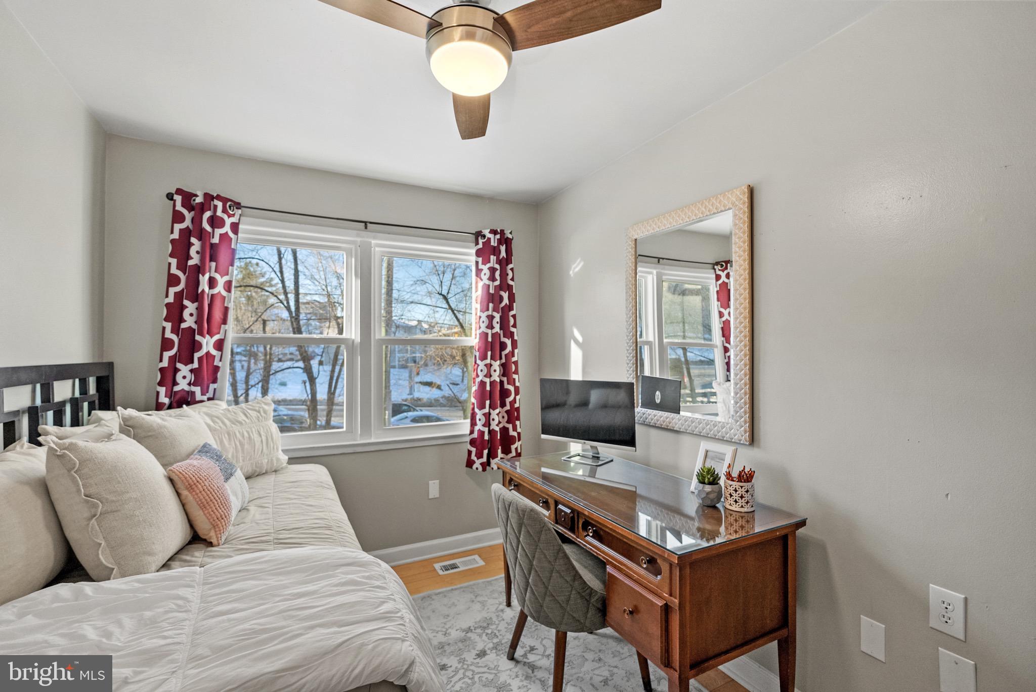 VILLAGE GATE - Residential