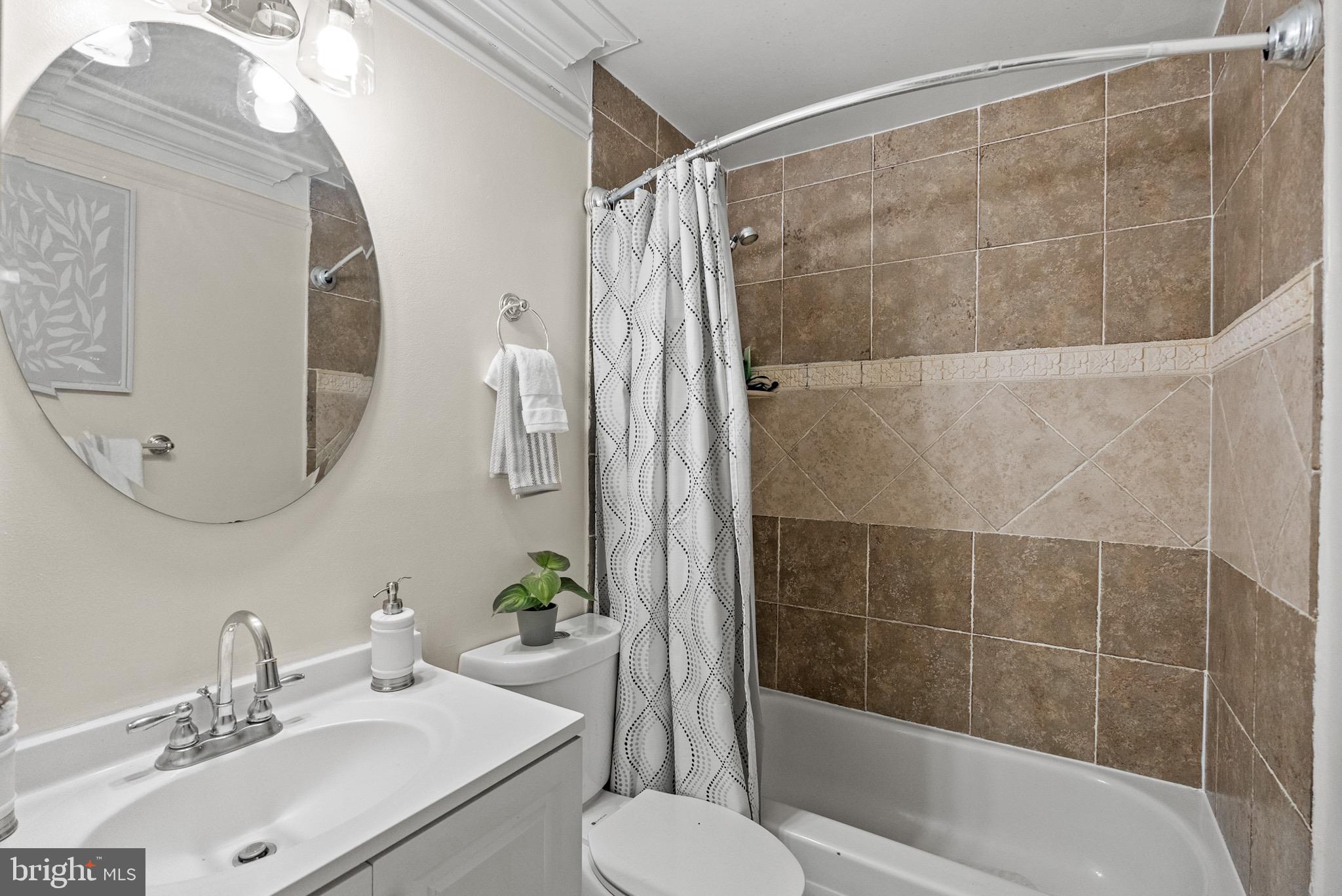 VILLAGE GATE - Residential