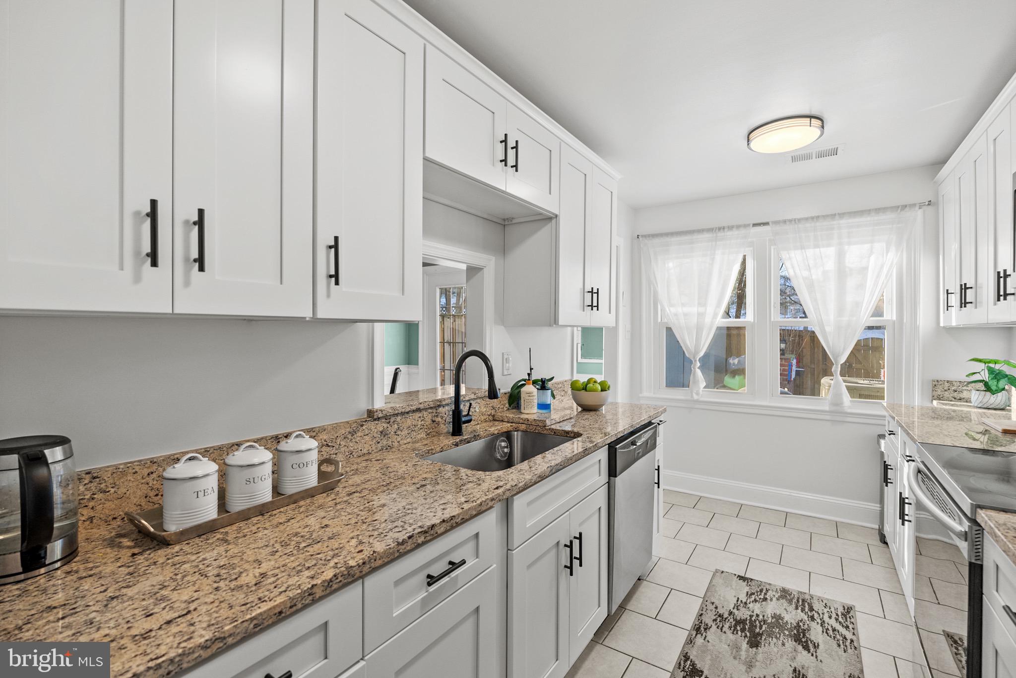 VILLAGE GATE - Residential