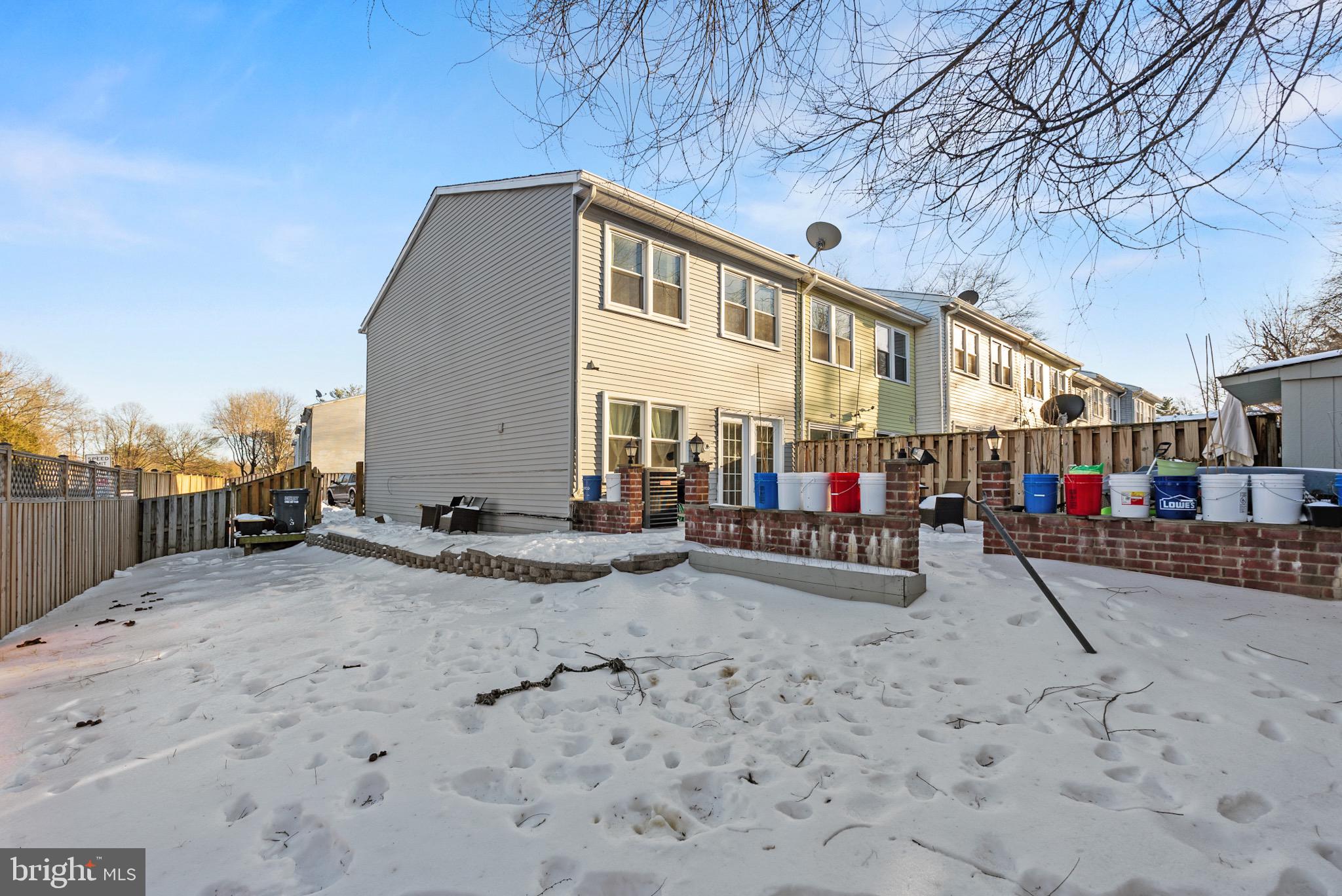 VILLAGE GATE - Residential