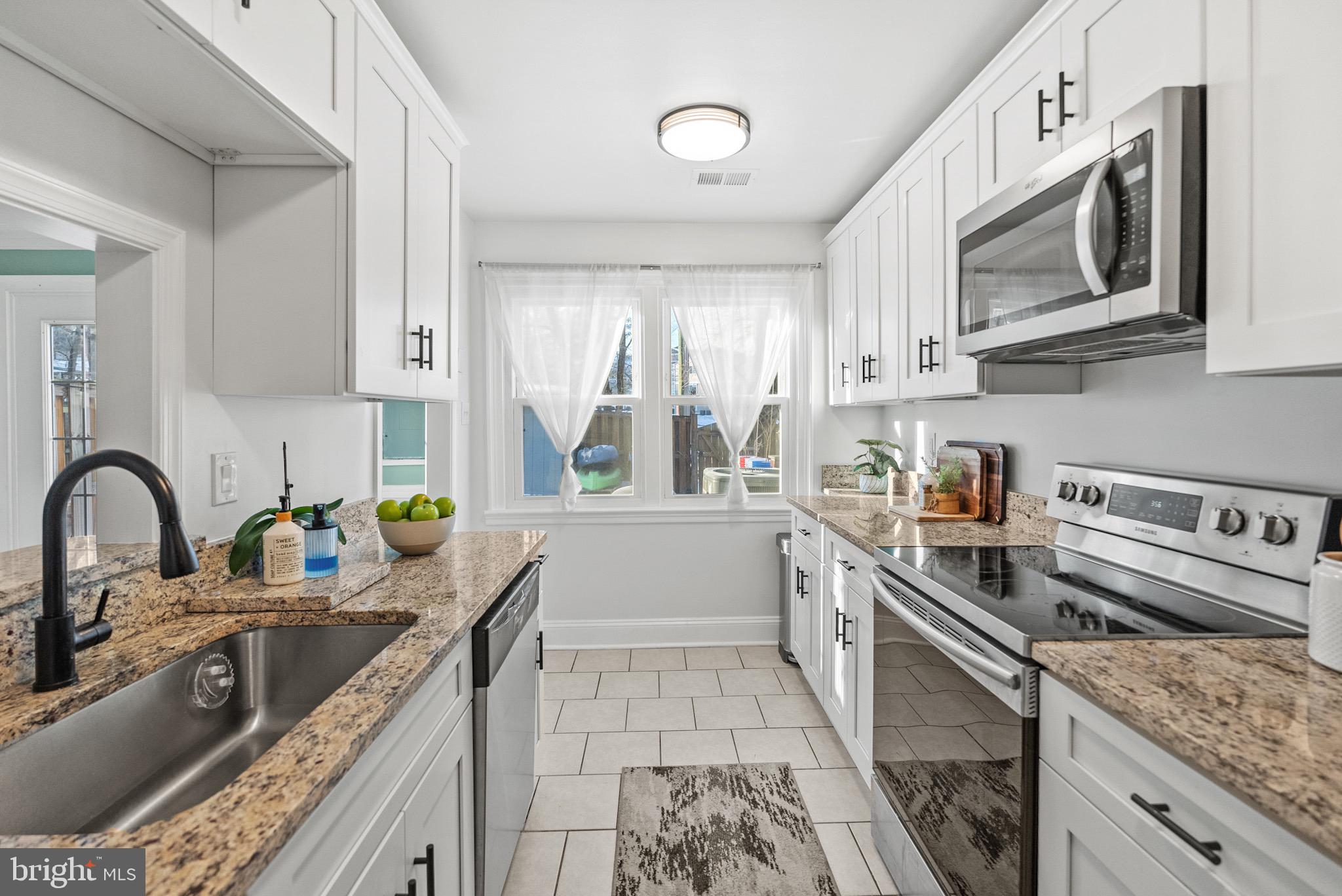 VILLAGE GATE - Residential