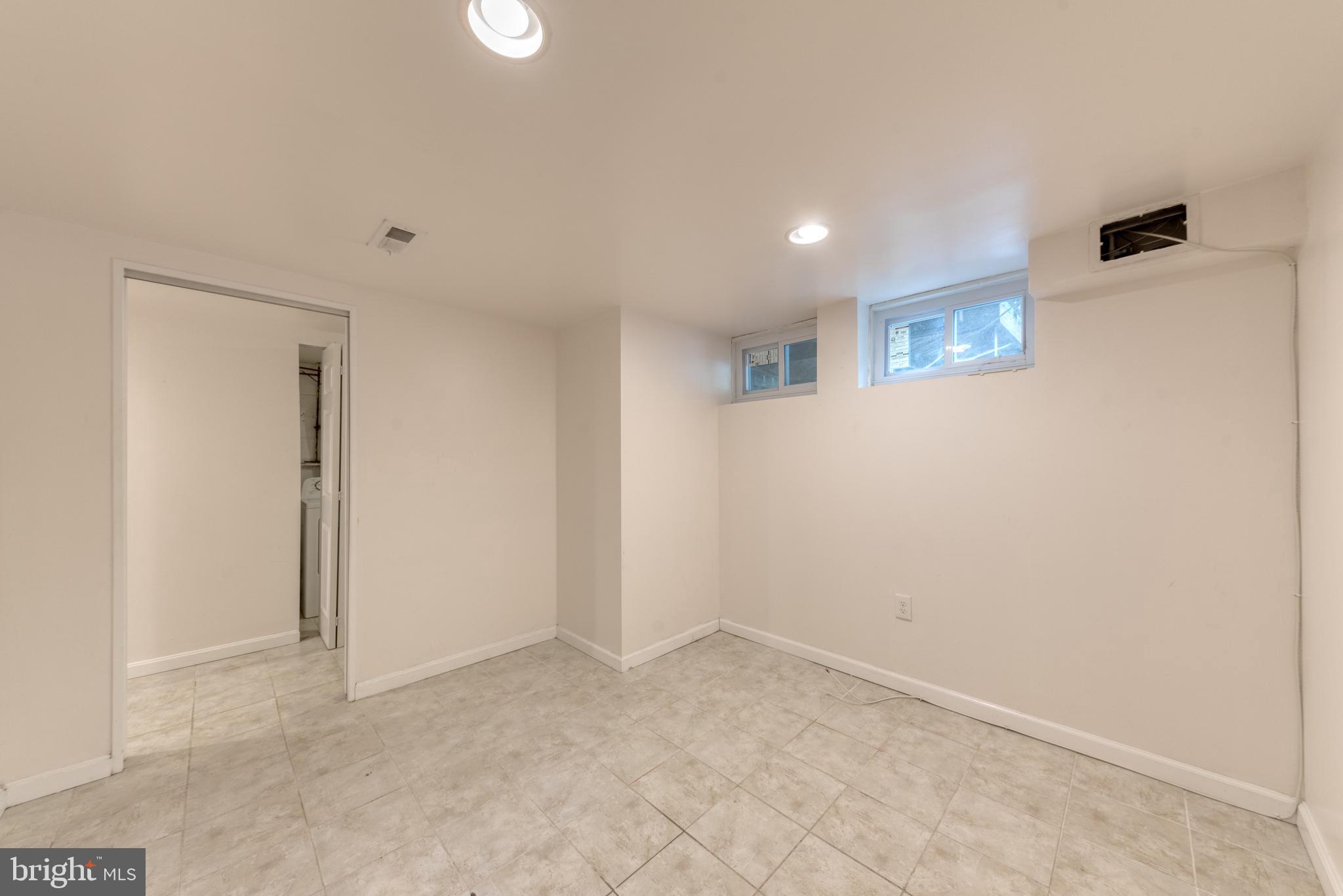 ACADEMY HEIGHTS - Residential Lease