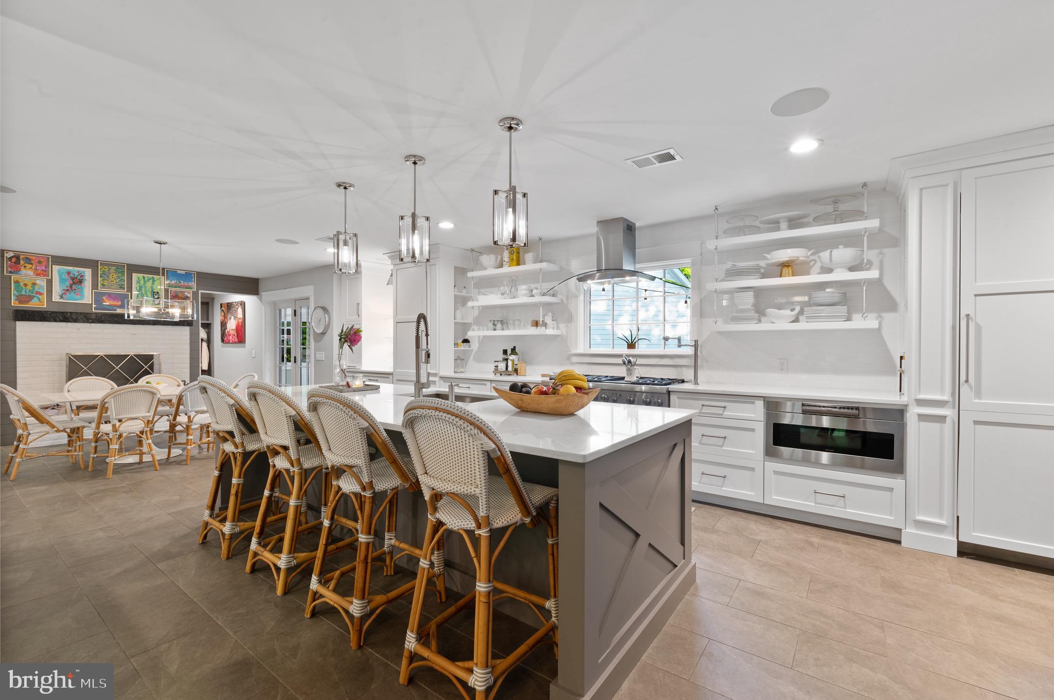 COLONIAL VILLAGE - Residential