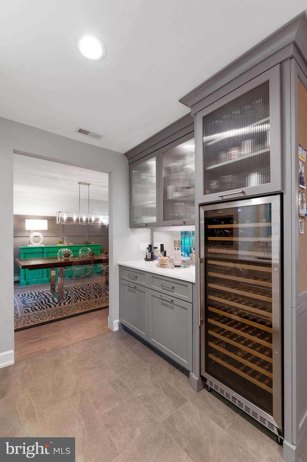 COLONIAL VILLAGE - Residential