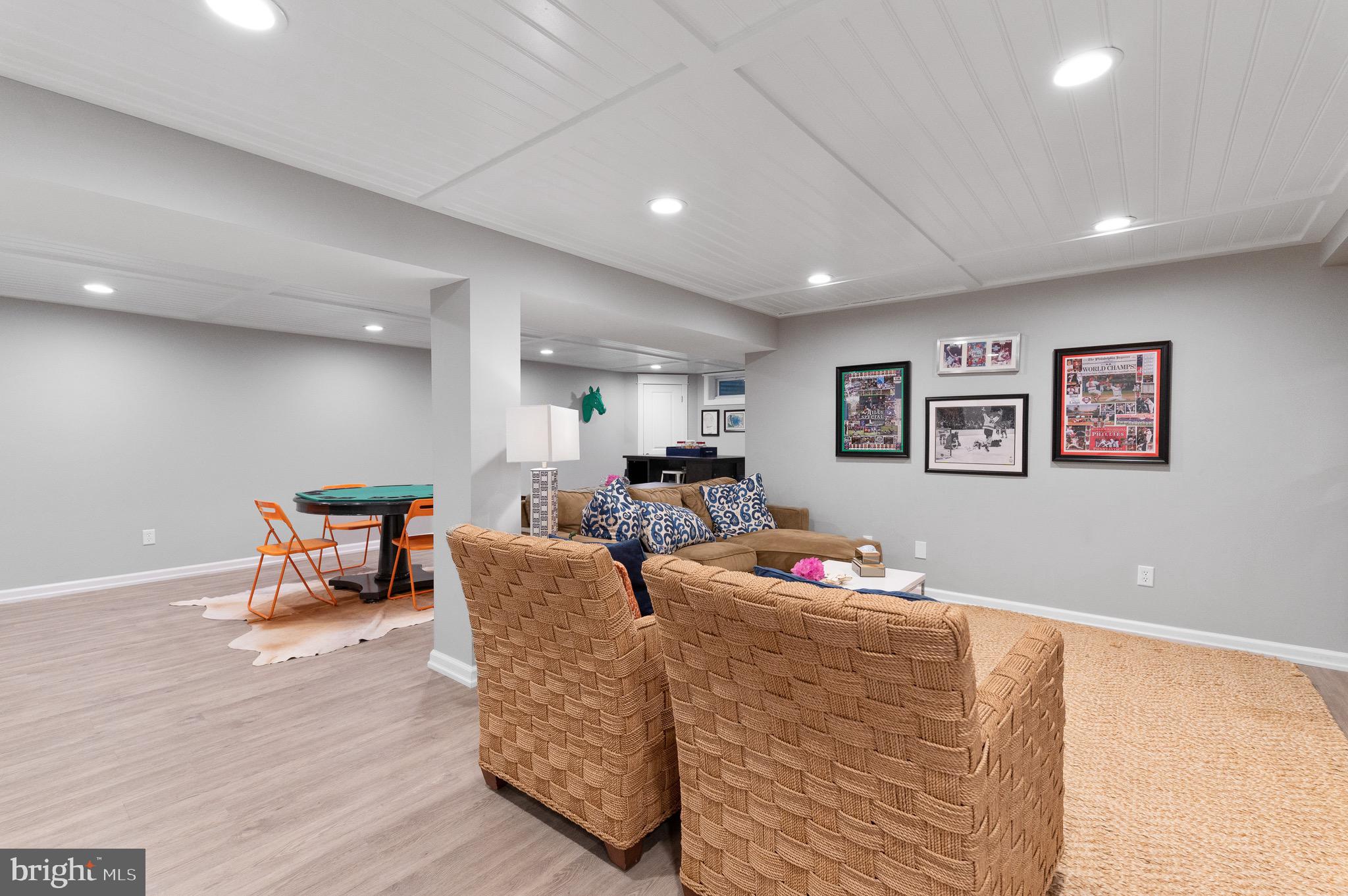 COLONIAL VILLAGE - Residential