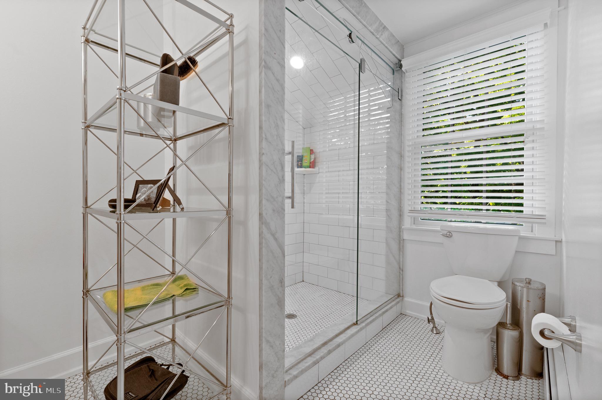 COLONIAL VILLAGE - Residential