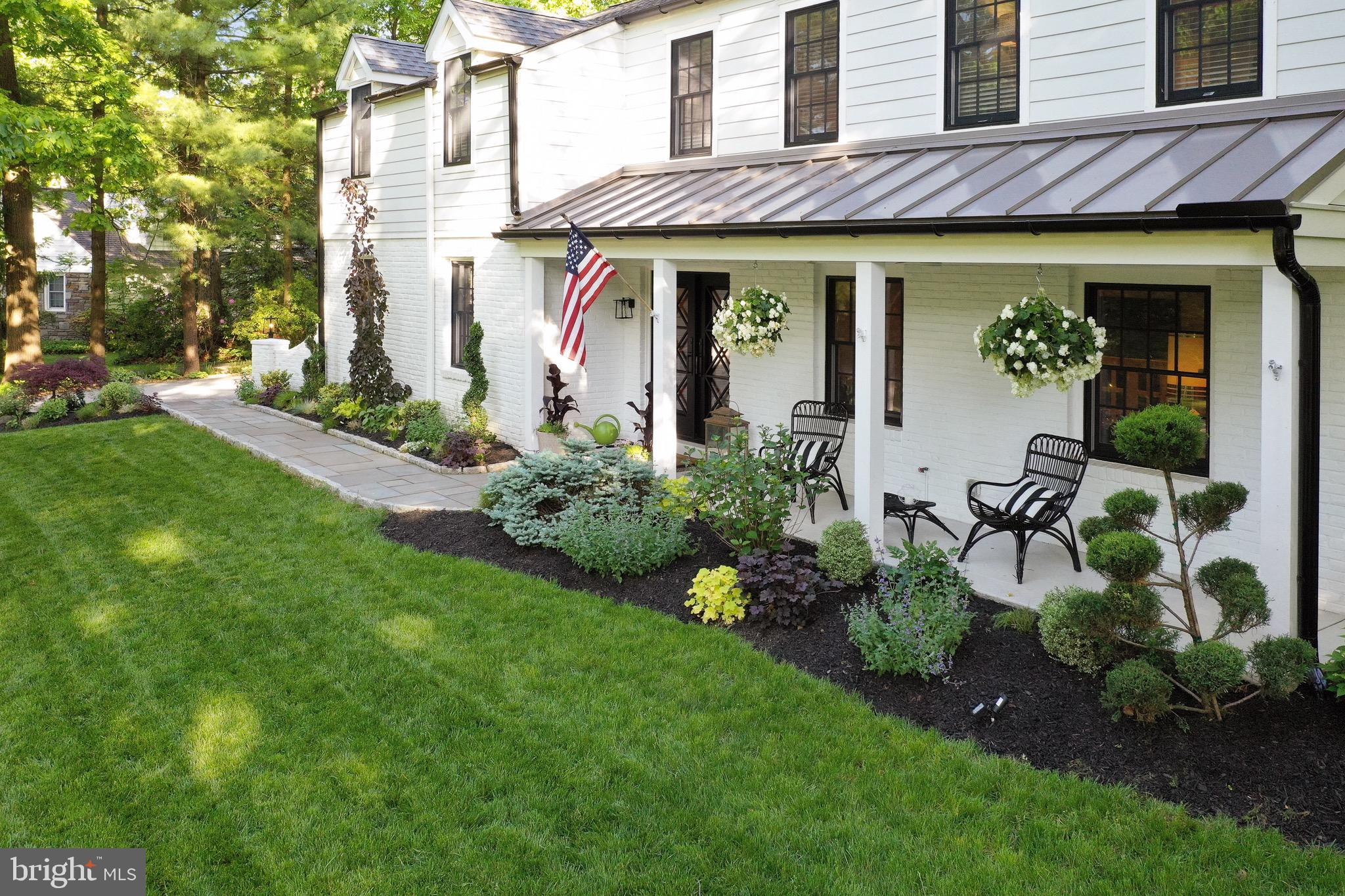 COLONIAL VILLAGE - Residential