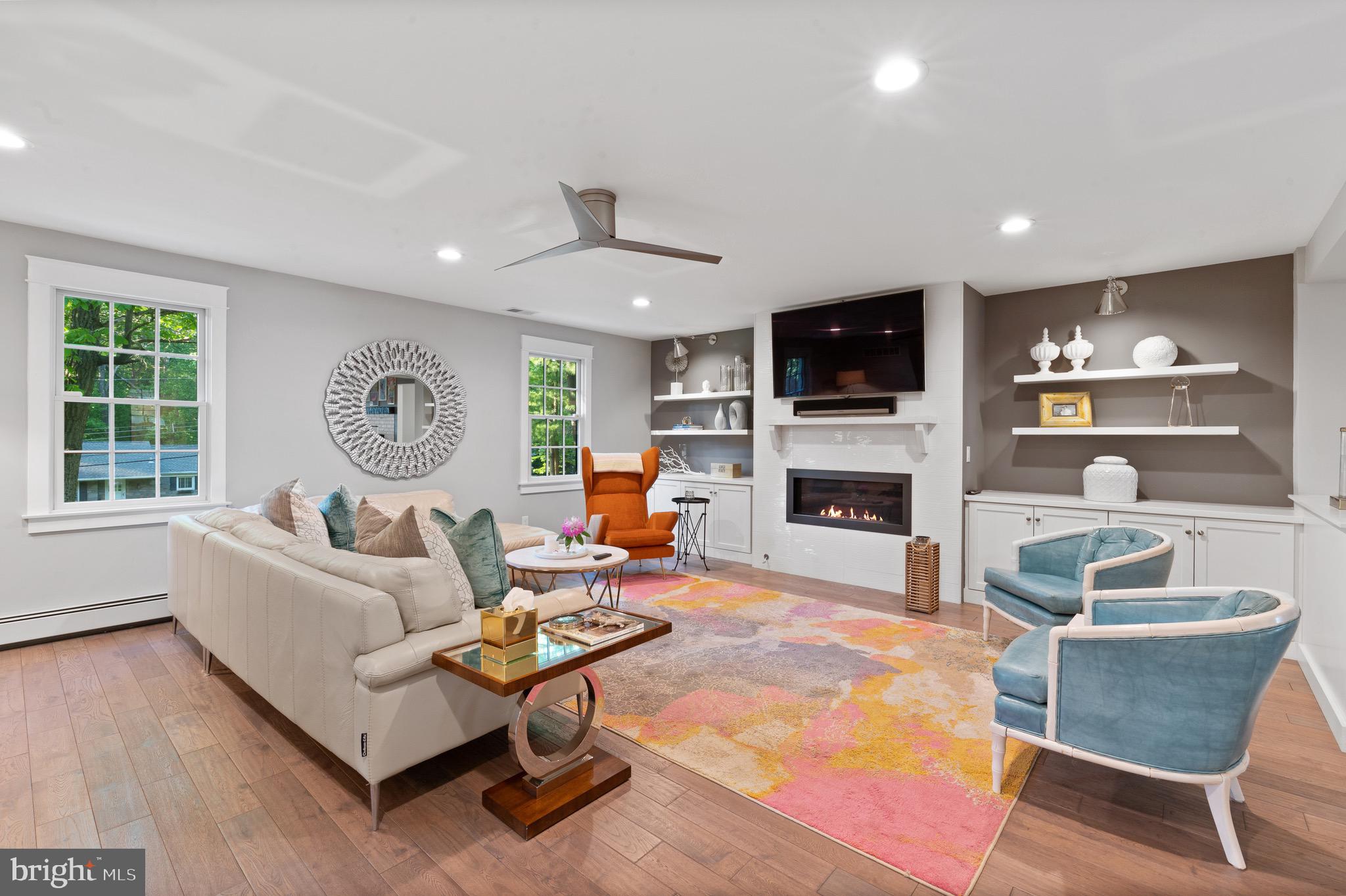 COLONIAL VILLAGE - Residential