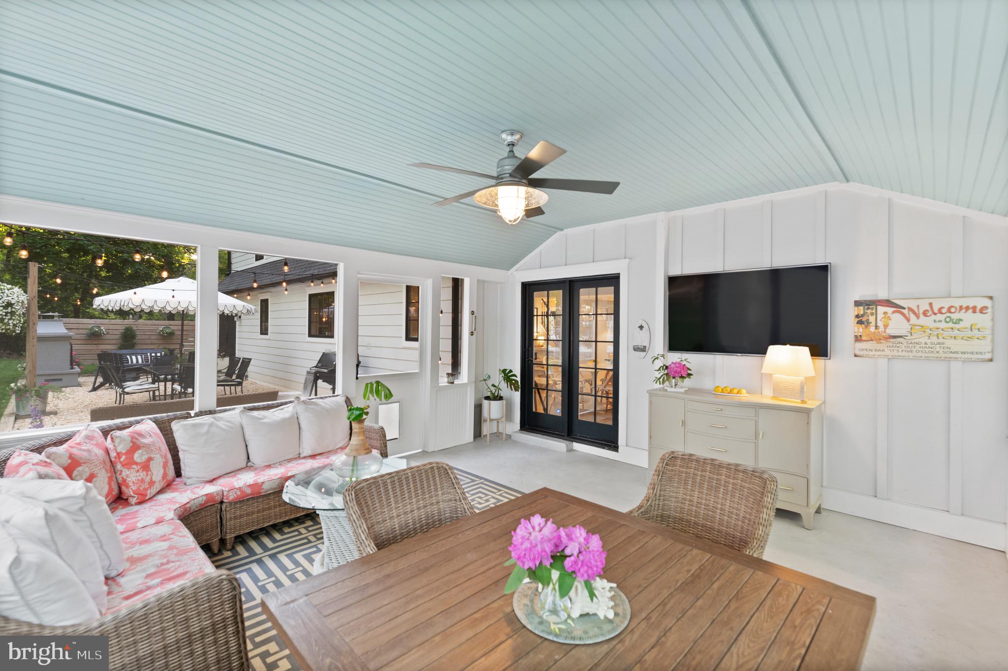 COLONIAL VILLAGE - Residential