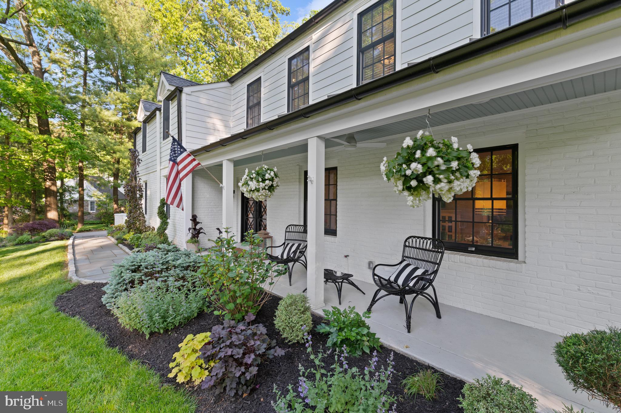 COLONIAL VILLAGE - Residential