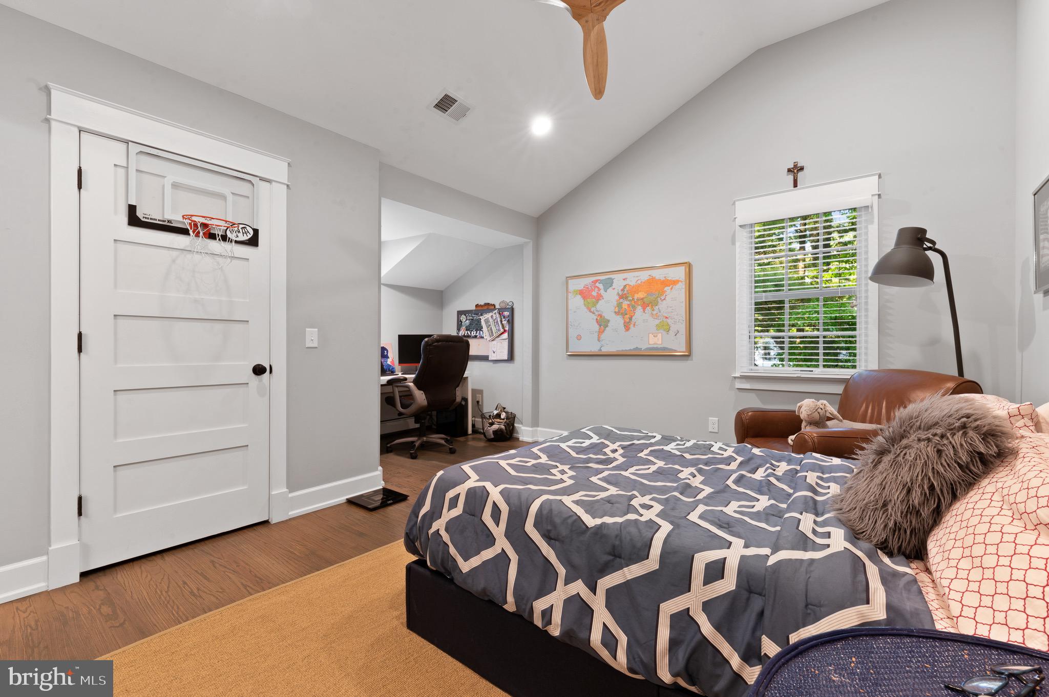 COLONIAL VILLAGE - Residential