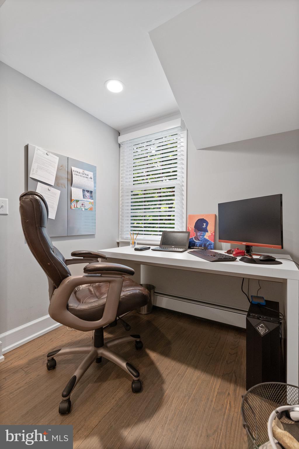 COLONIAL VILLAGE - Residential