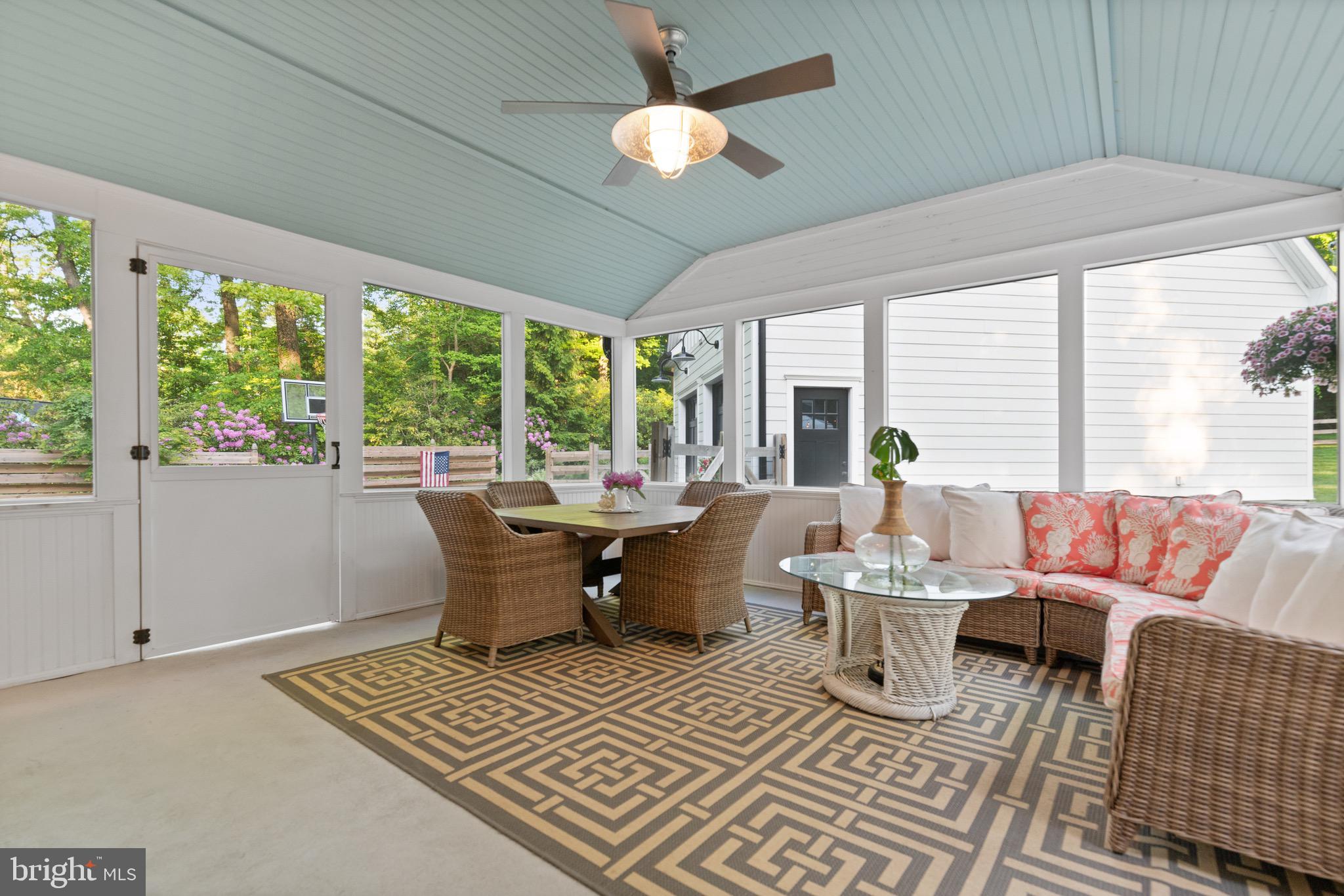 COLONIAL VILLAGE - Residential