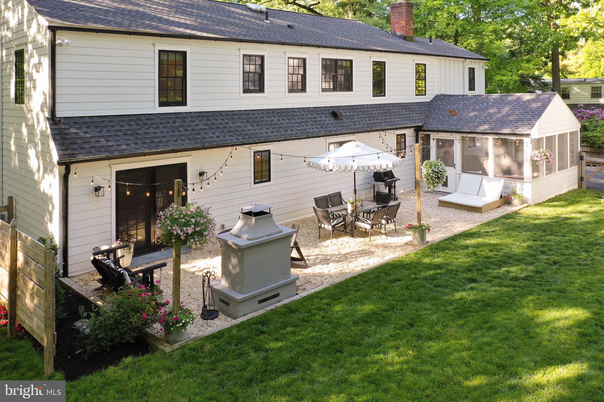 COLONIAL VILLAGE - Residential