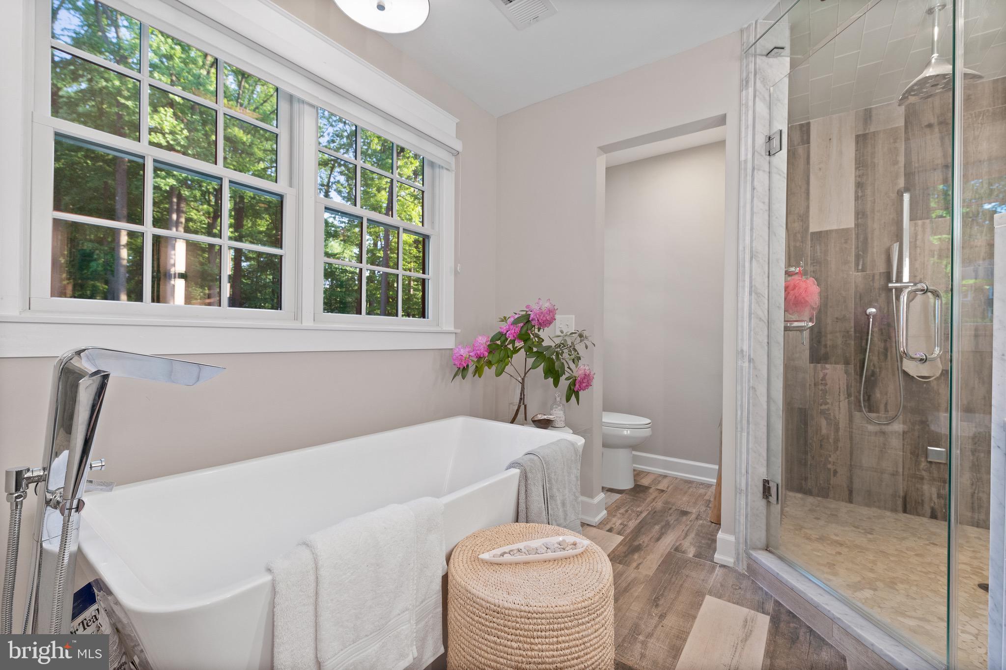 COLONIAL VILLAGE - Residential