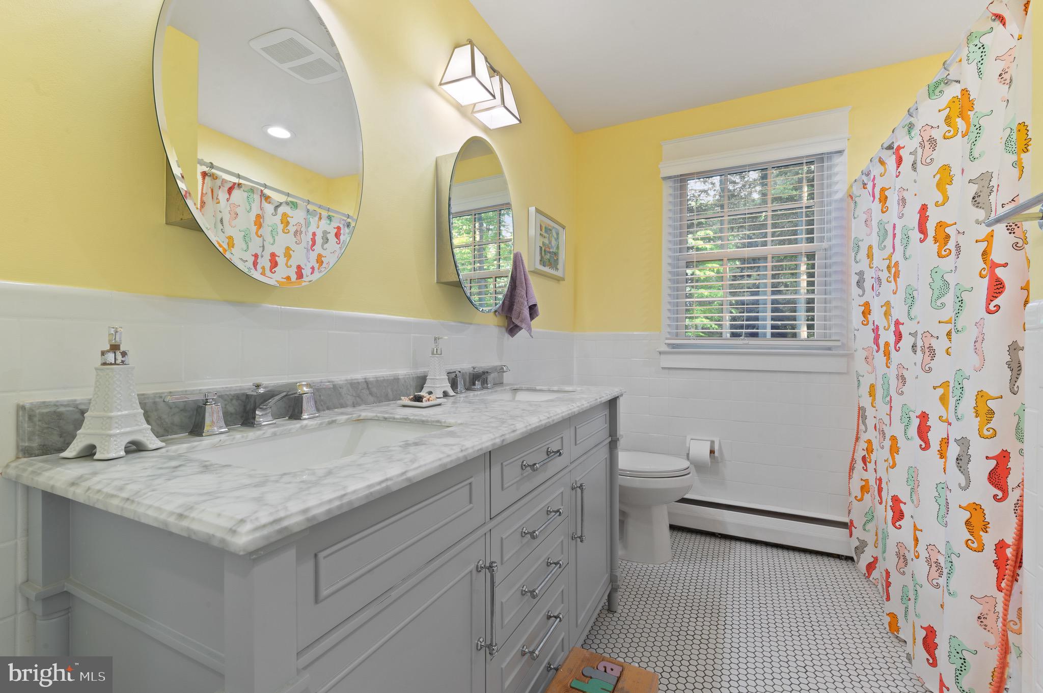 COLONIAL VILLAGE - Residential