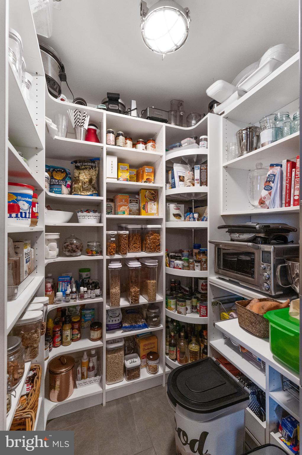 COLONIAL VILLAGE - Residential