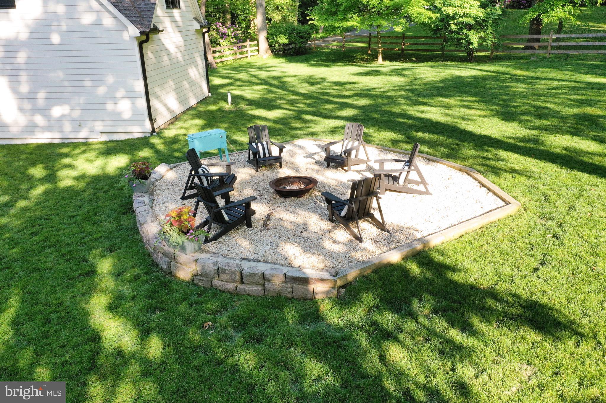 COLONIAL VILLAGE - Residential