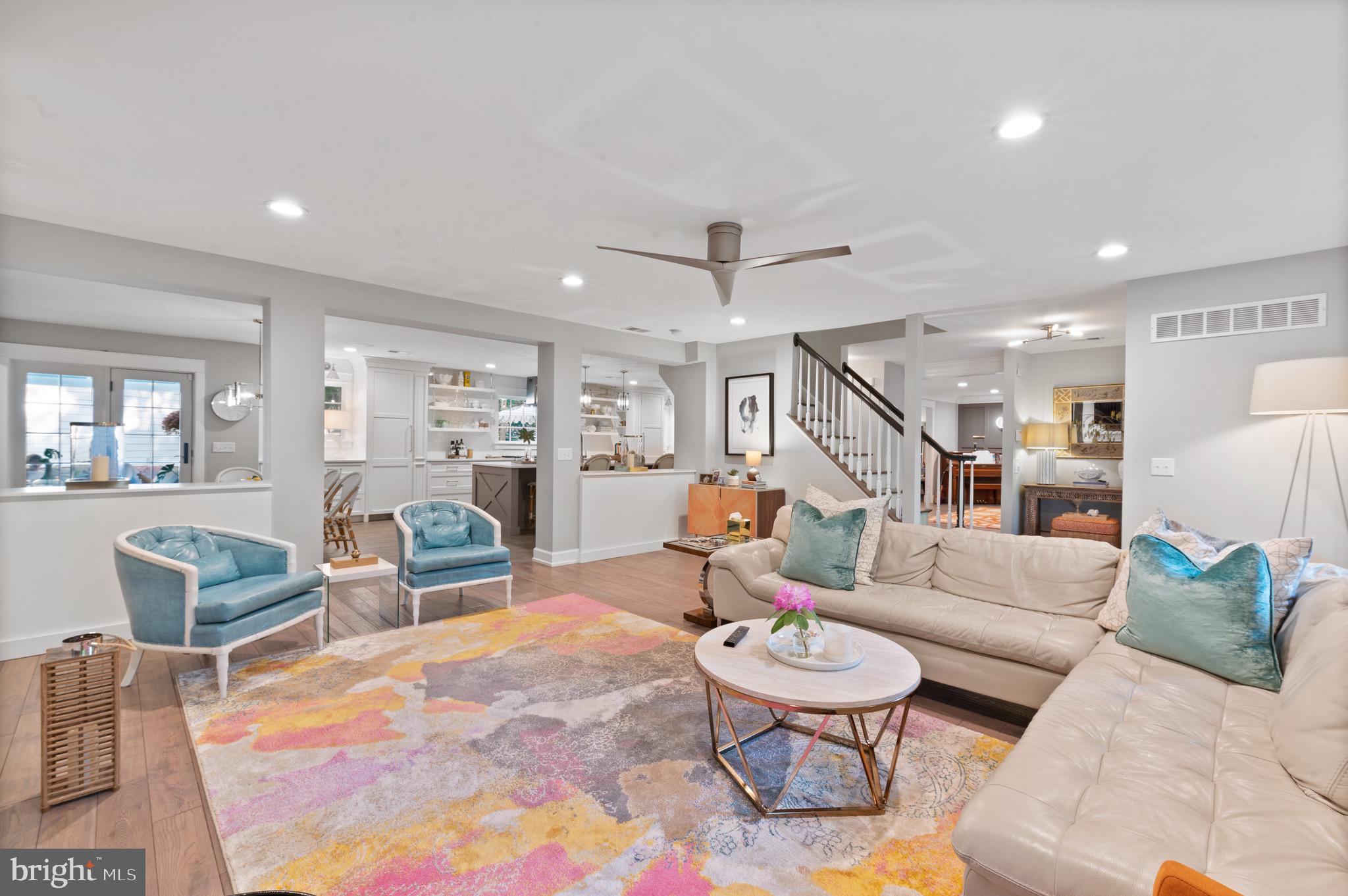 COLONIAL VILLAGE - Residential