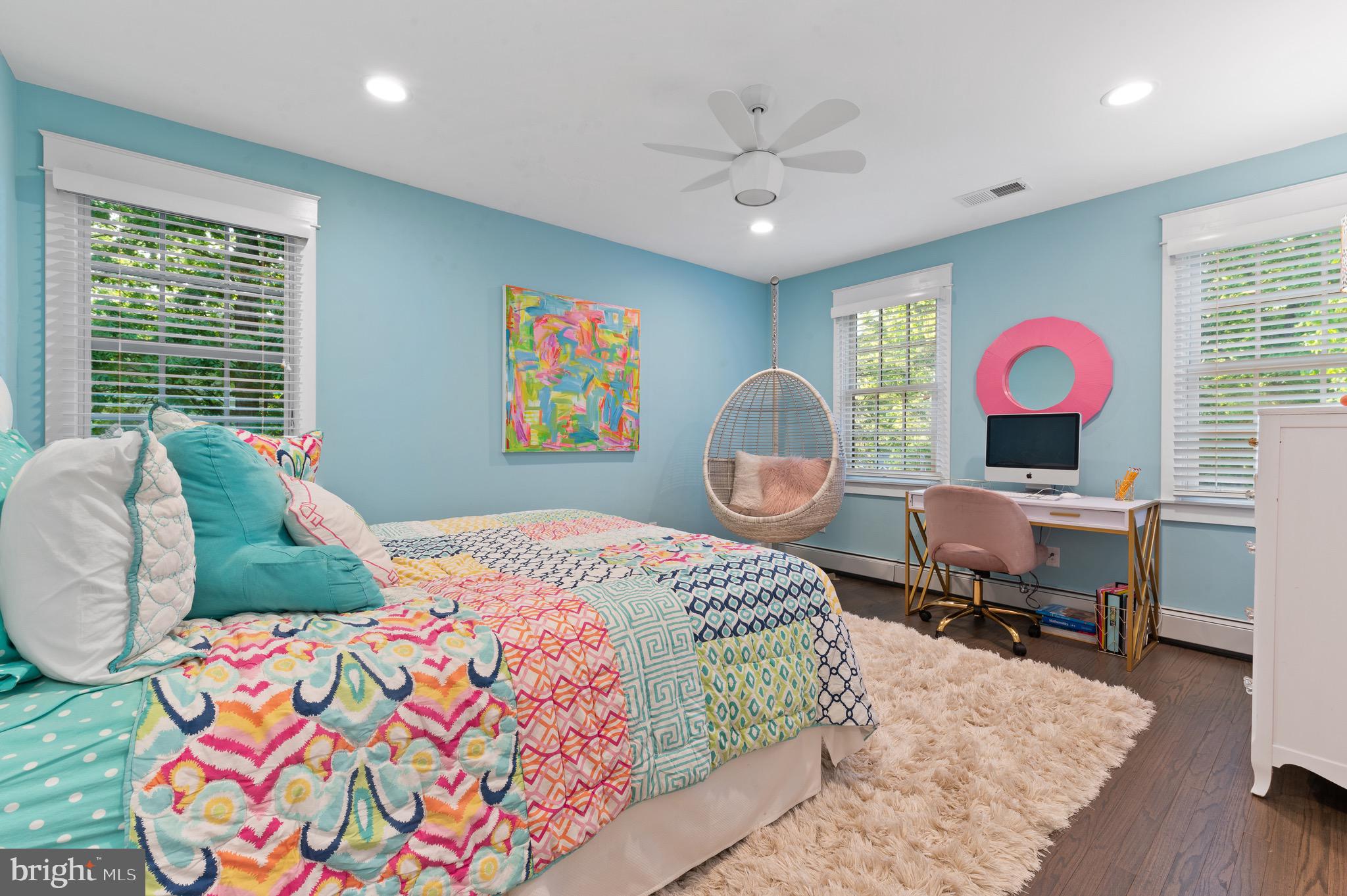 COLONIAL VILLAGE - Residential