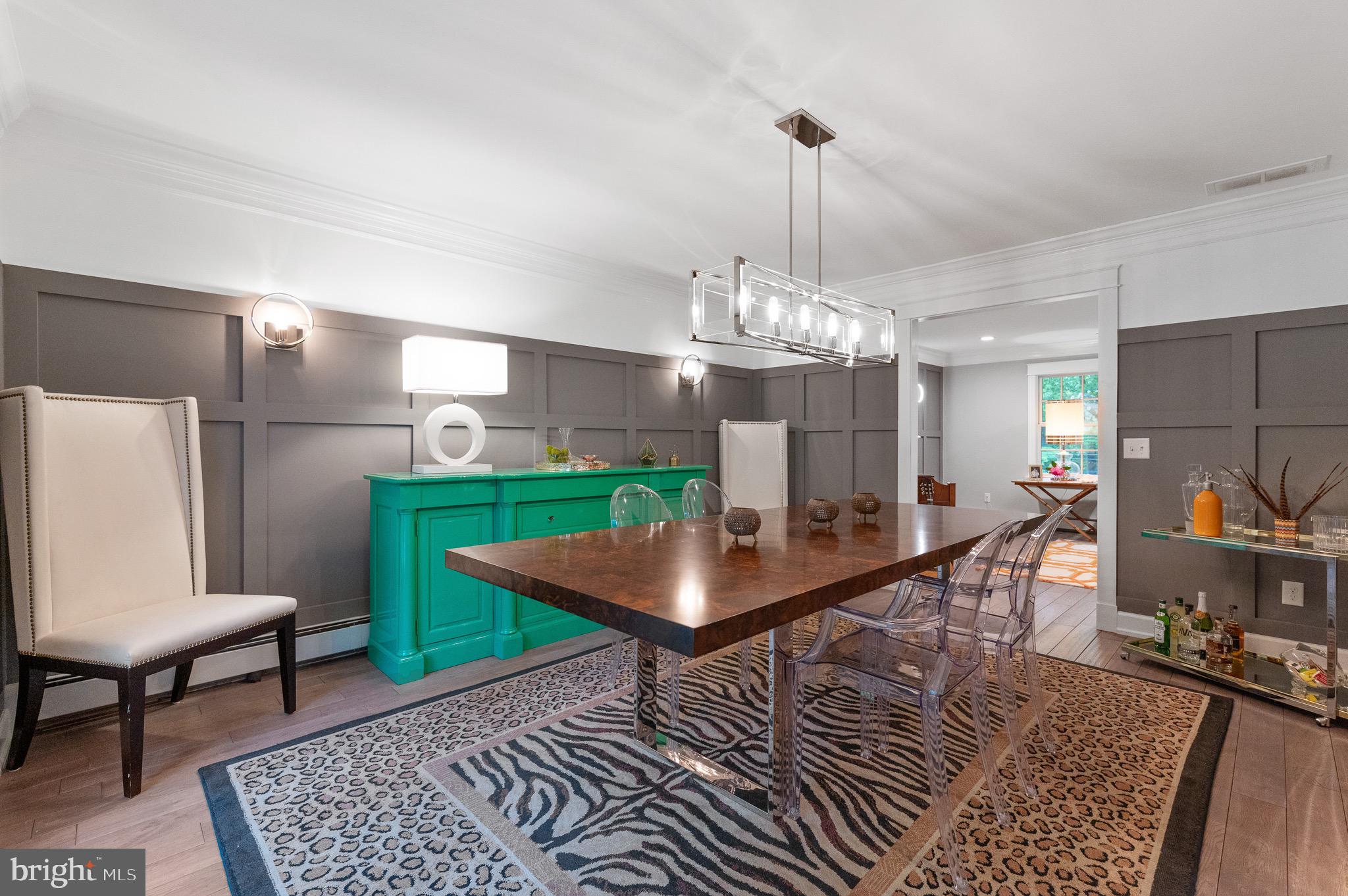 COLONIAL VILLAGE - Residential