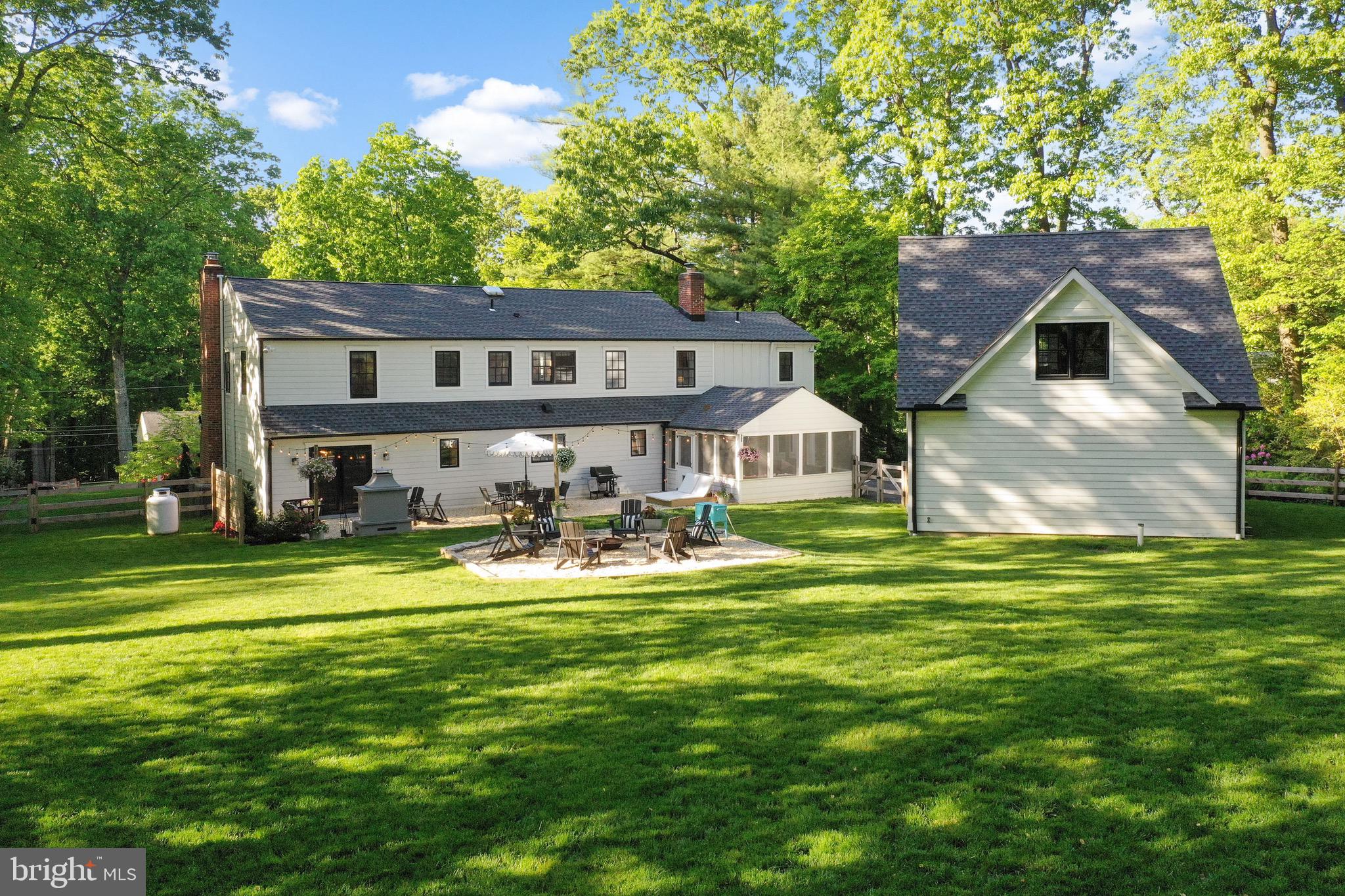 COLONIAL VILLAGE - Residential