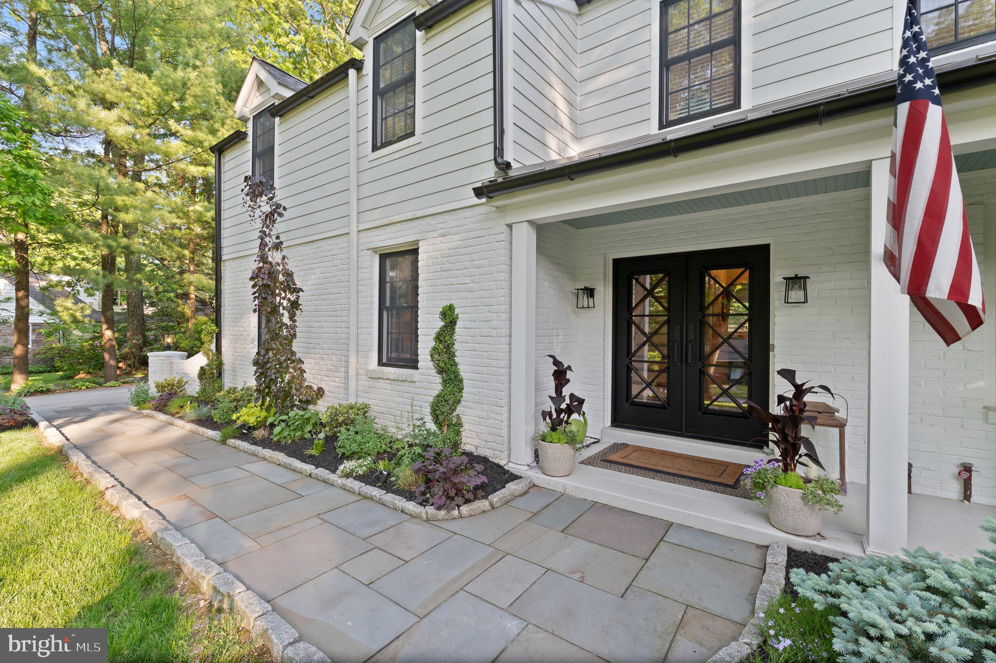 COLONIAL VILLAGE - Residential