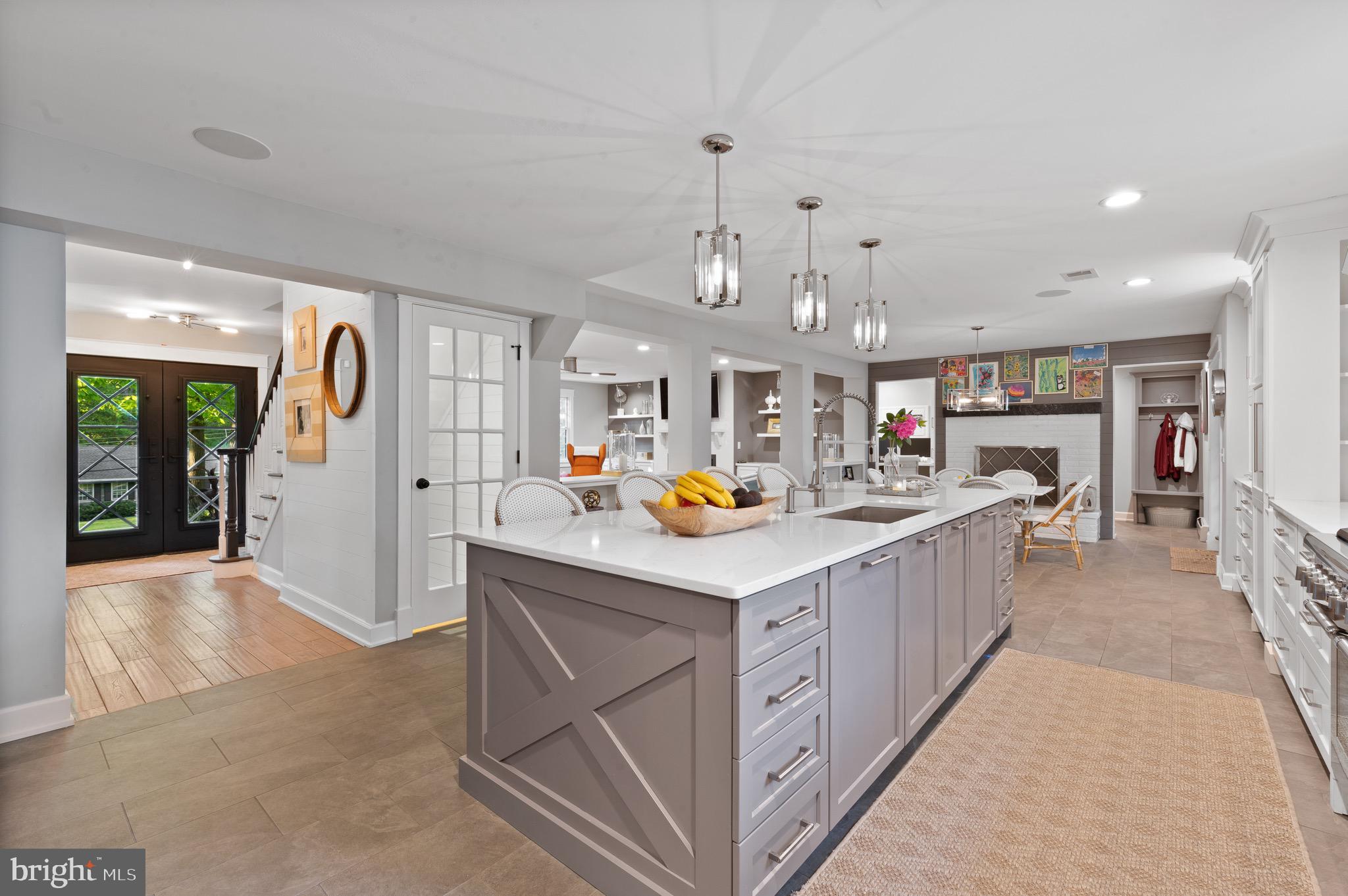 COLONIAL VILLAGE - Residential