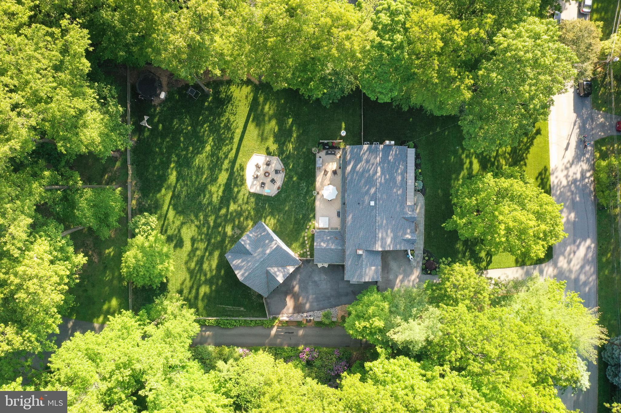 COLONIAL VILLAGE - Residential