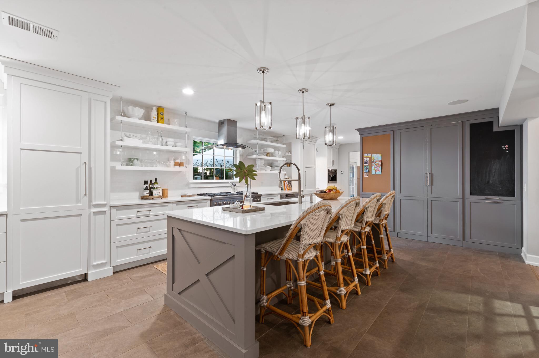 COLONIAL VILLAGE - Residential