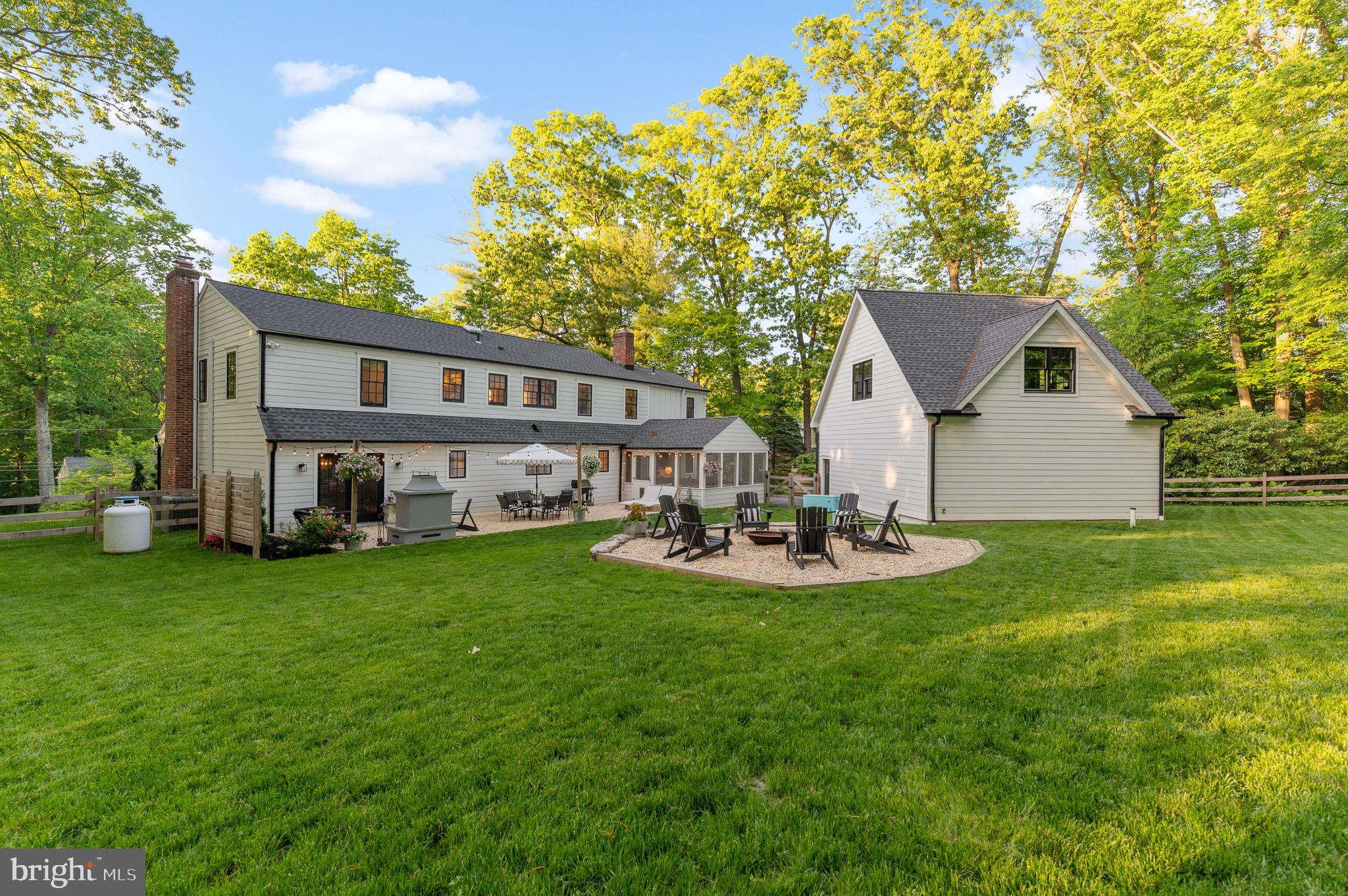 COLONIAL VILLAGE - Residential