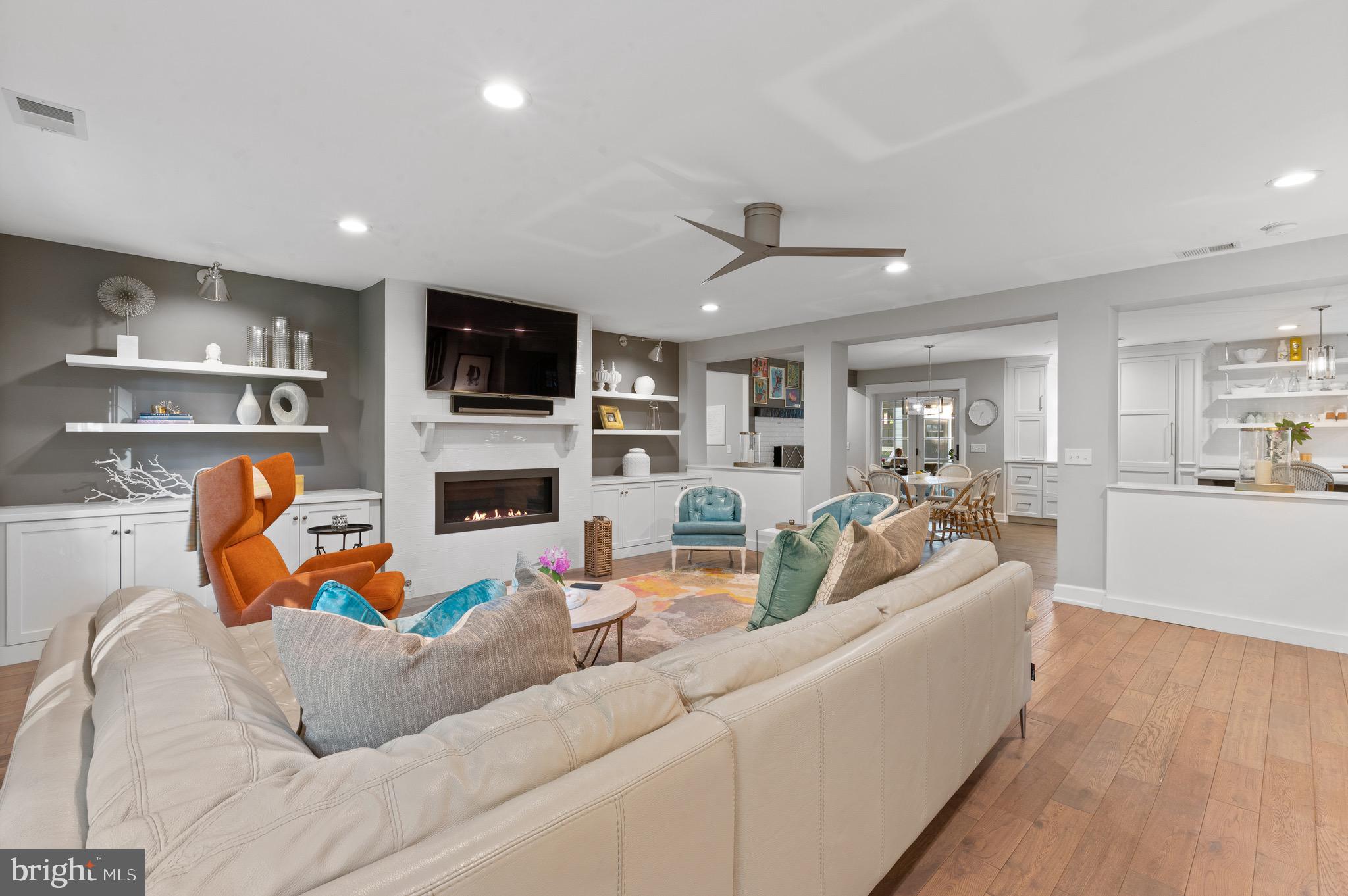 COLONIAL VILLAGE - Residential