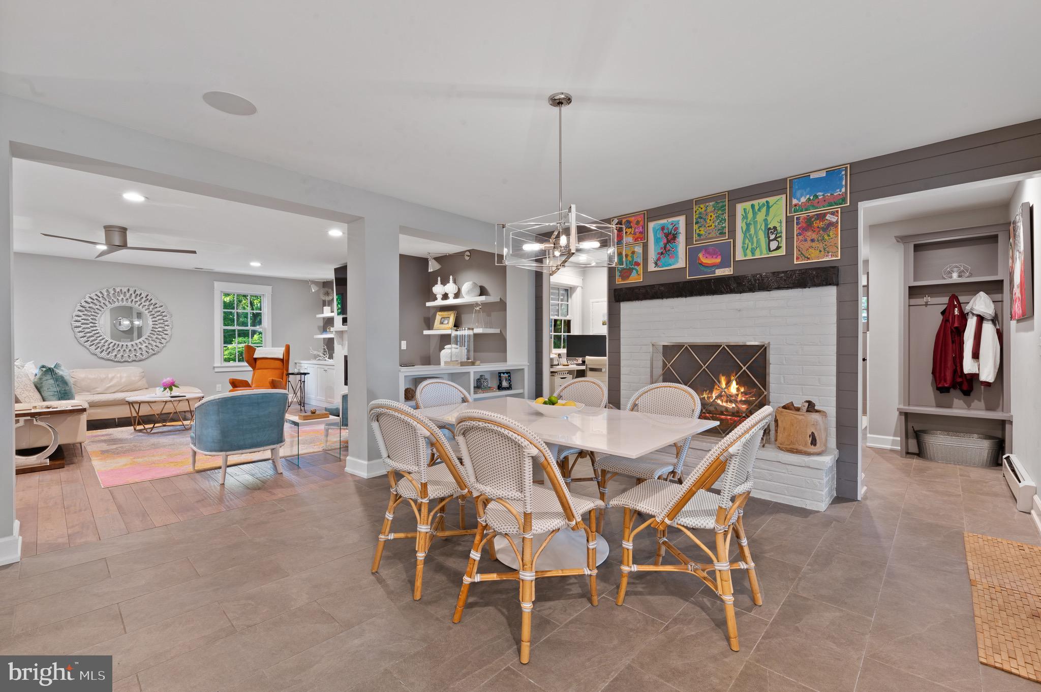 COLONIAL VILLAGE - Residential