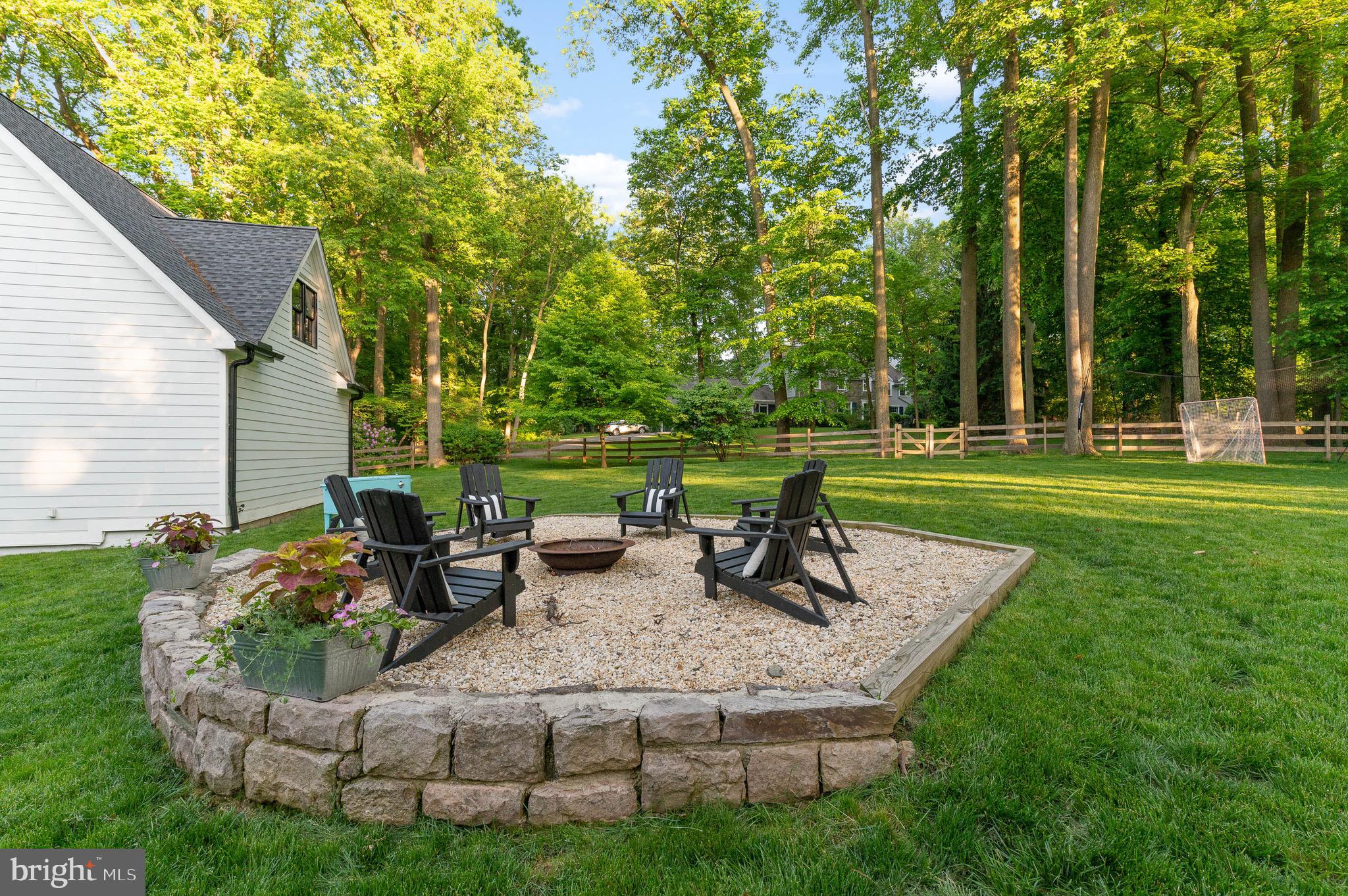 COLONIAL VILLAGE - Residential