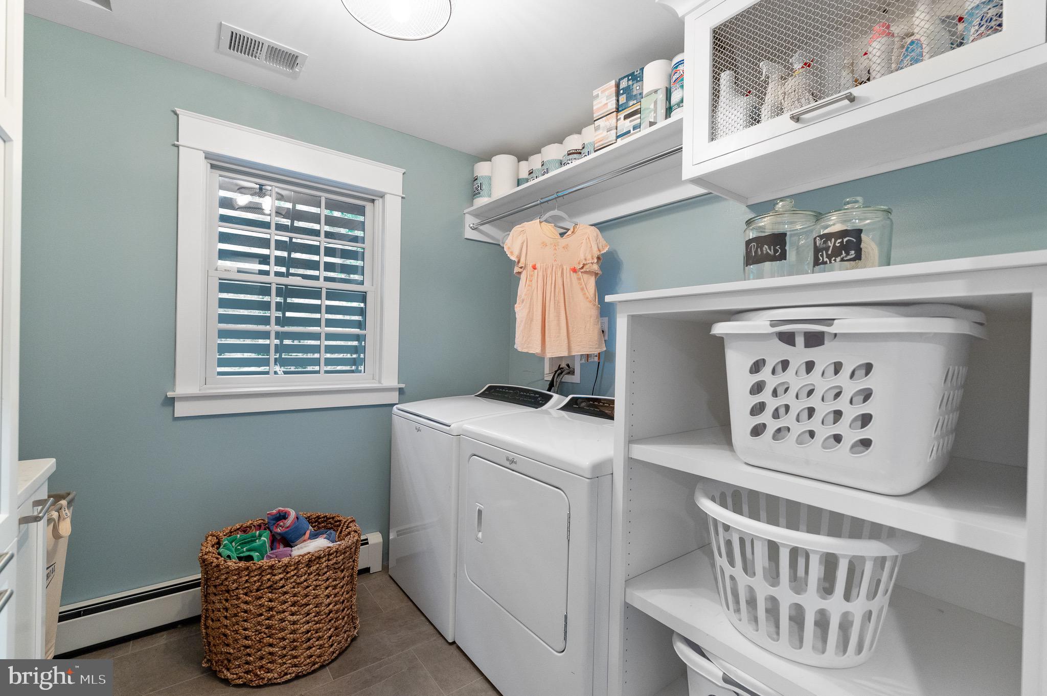 COLONIAL VILLAGE - Residential