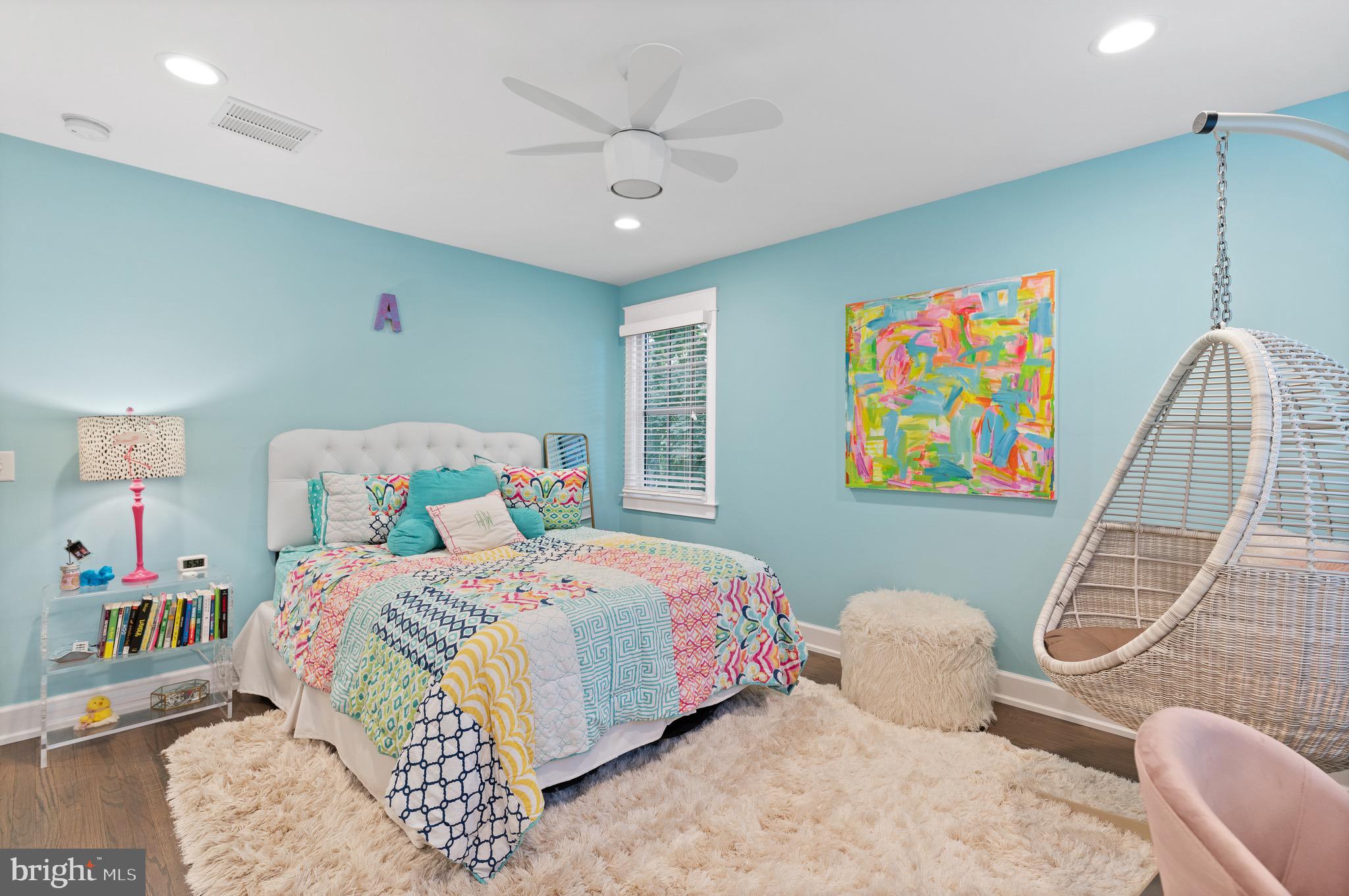 COLONIAL VILLAGE - Residential