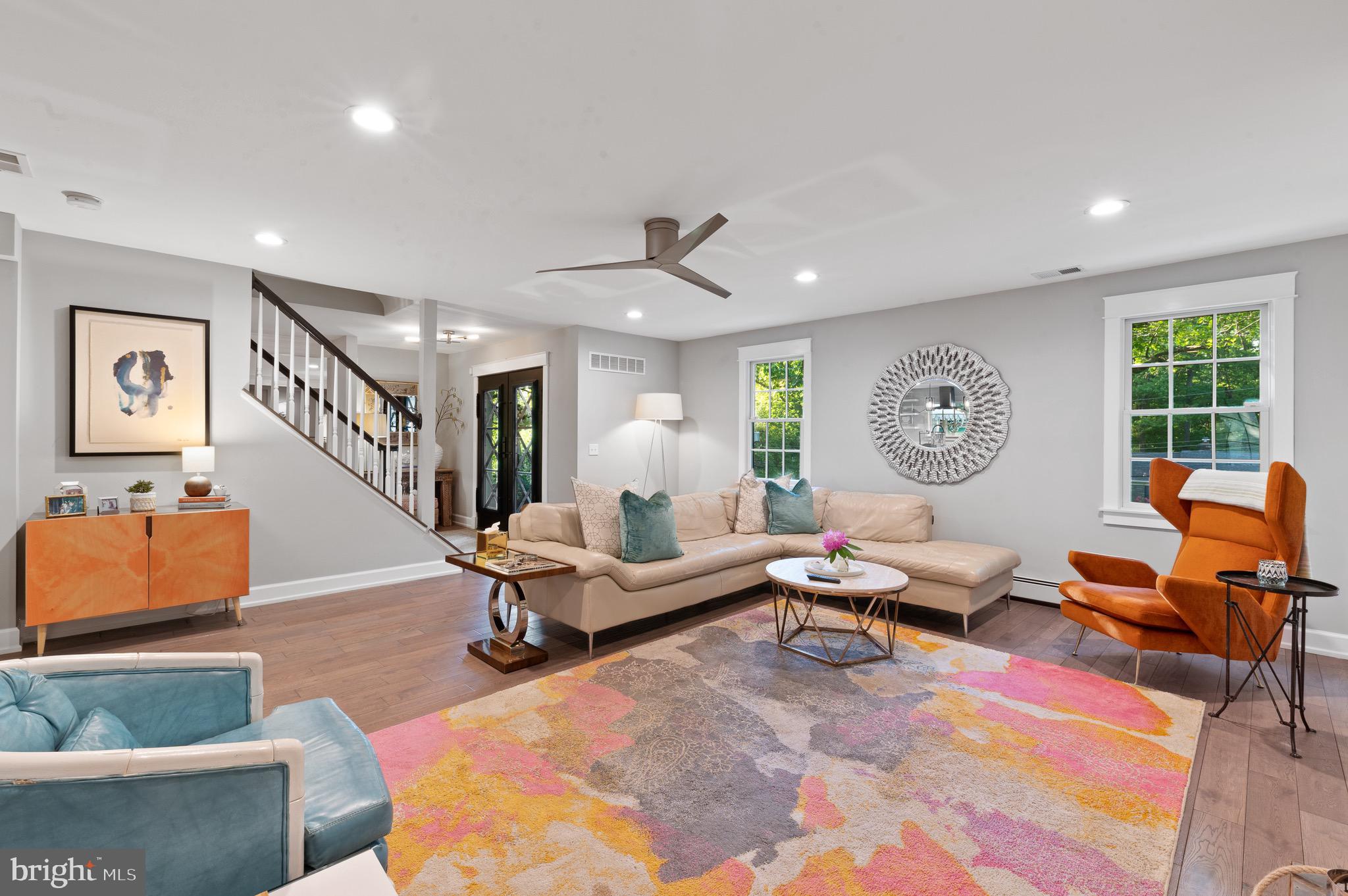 COLONIAL VILLAGE - Residential