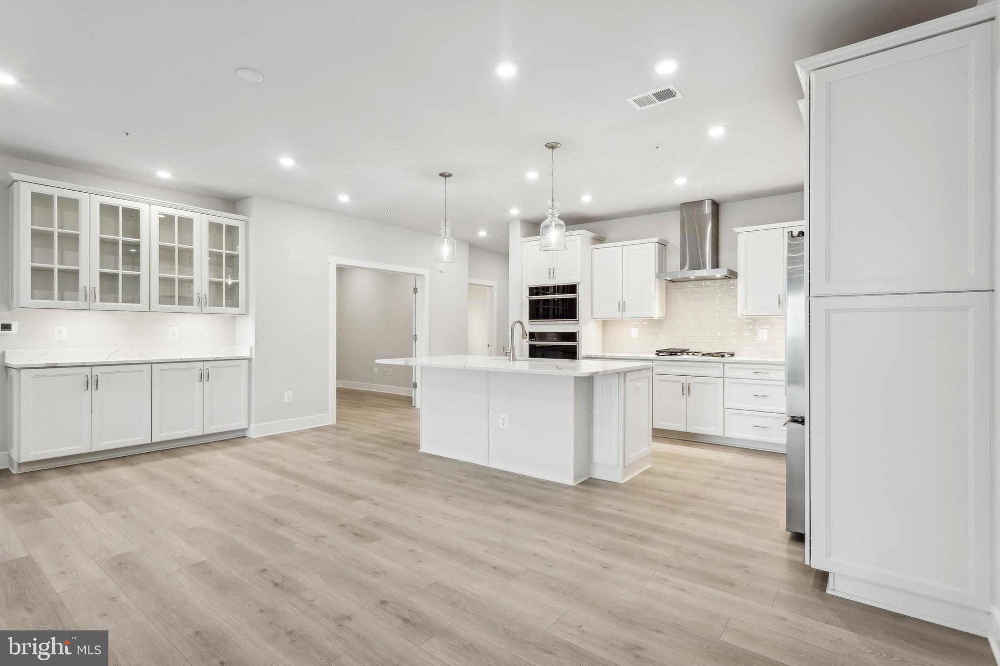 FOUR SEASONS AT KENT ISLAND - Residential