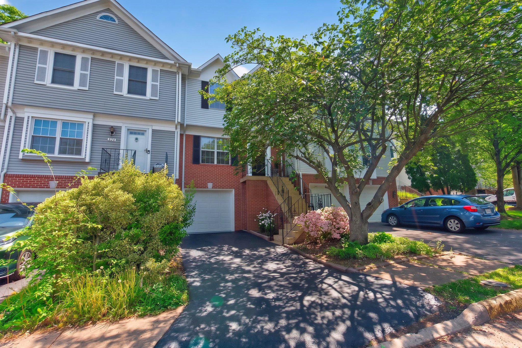 232 FINCHINGFIELD COURT