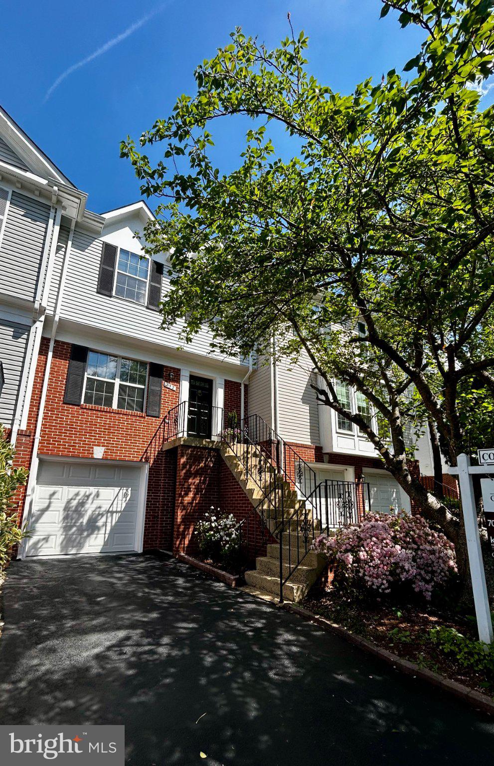 232 FINCHINGFIELD COURT